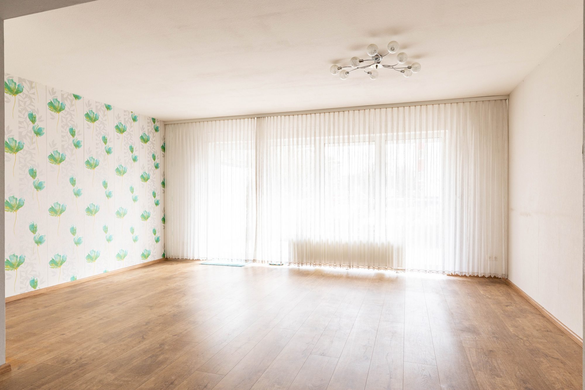 Immobilienangebot - Maintal - Alle - Maintal-Dörnigheim: Gepflegtes, geräumiges Einfamilienhaus (DHH) mit Südausrichtung in Ortsrandlage
