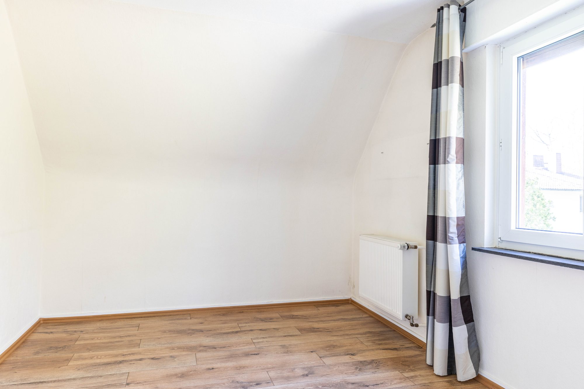 Immobilienangebot - Maintal / Hochstadt - Alle - Maintal-Hochstadt: Sanierungsbedürftiges Einfamilienhaus mit tollem Grundstück in Sackgassenlage