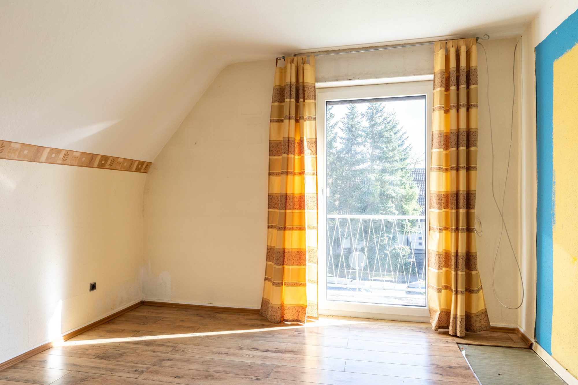 Immobilienangebot - Maintal / Hochstadt - Alle - Maintal-Hochstadt: Sanierungsbedürftiges Einfamilienhaus mit tollem Grundstück in Sackgassenlage