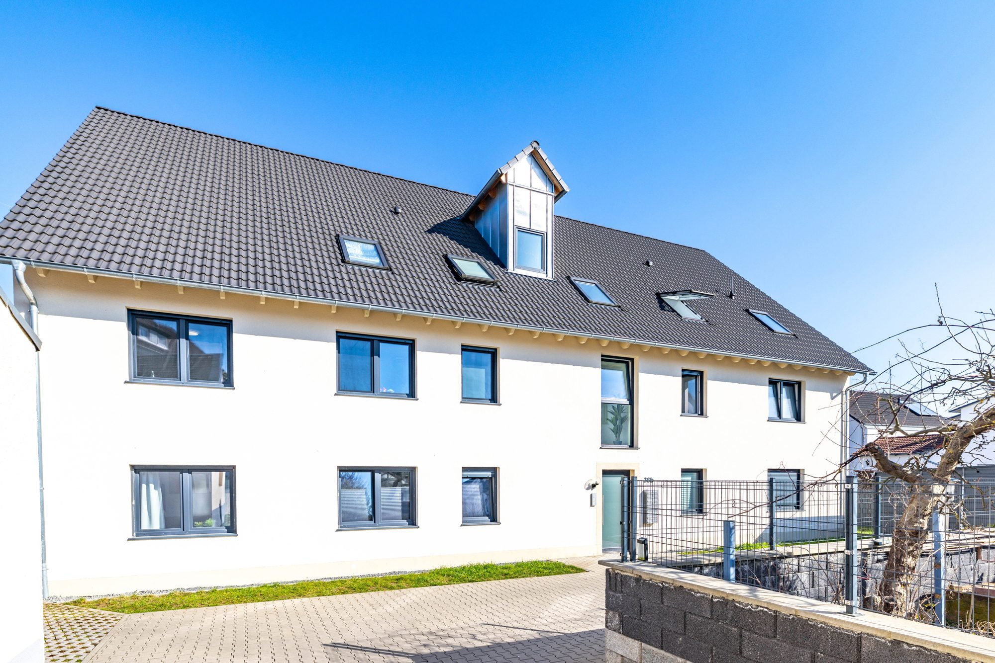 Immobilienangebot - Kahl - Alle - Kahl am Main: Wunderschöne 2-Zimmer-Dachgeschoss-Wohnung mit Dachterrasse in Ortsrandlage