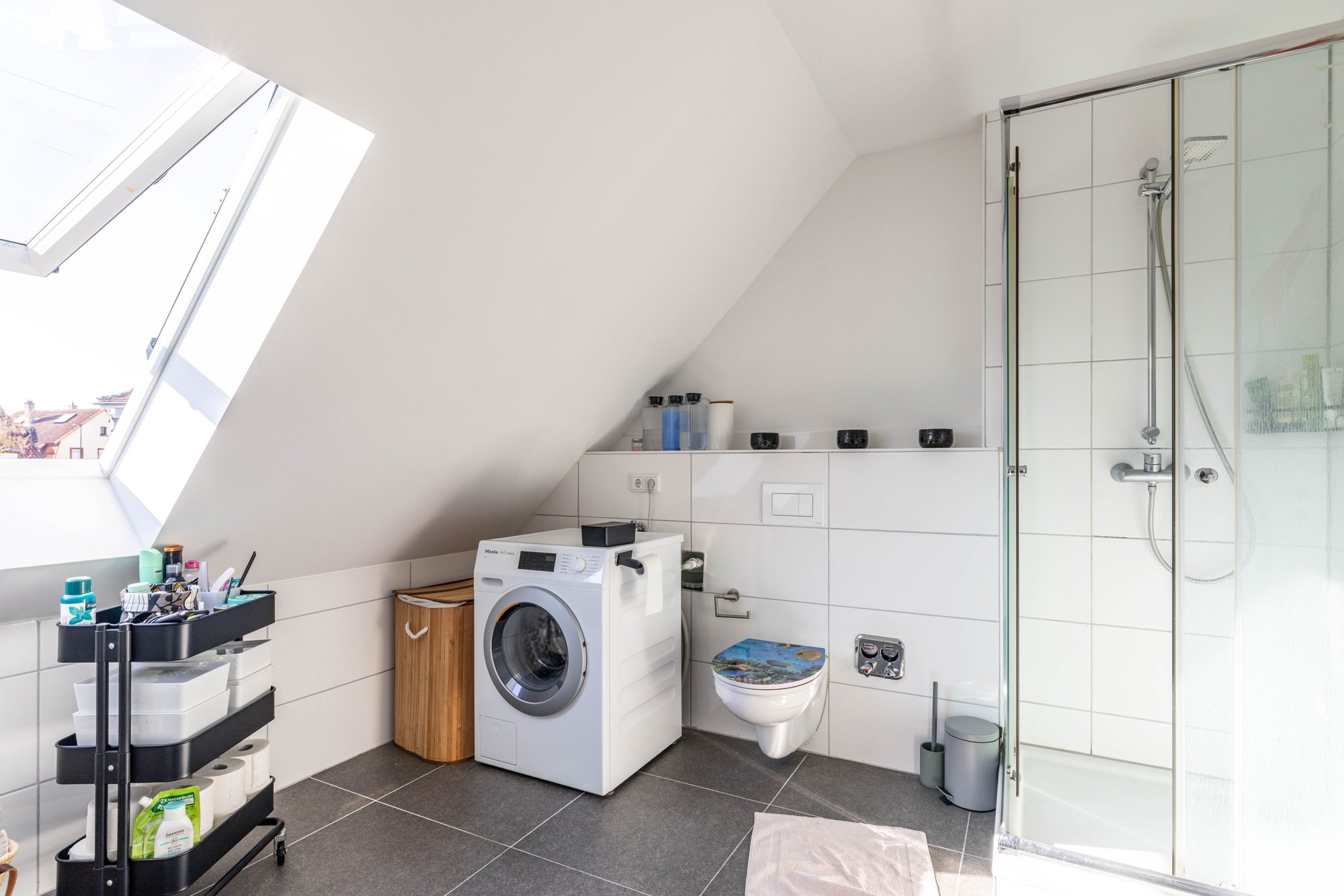 Immobilienangebot - Kahl - Alle - Kahl am Main: Wunderschöne 2-Zimmer-Dachgeschoss-Wohnung mit Dachterrasse in Ortsrandlage