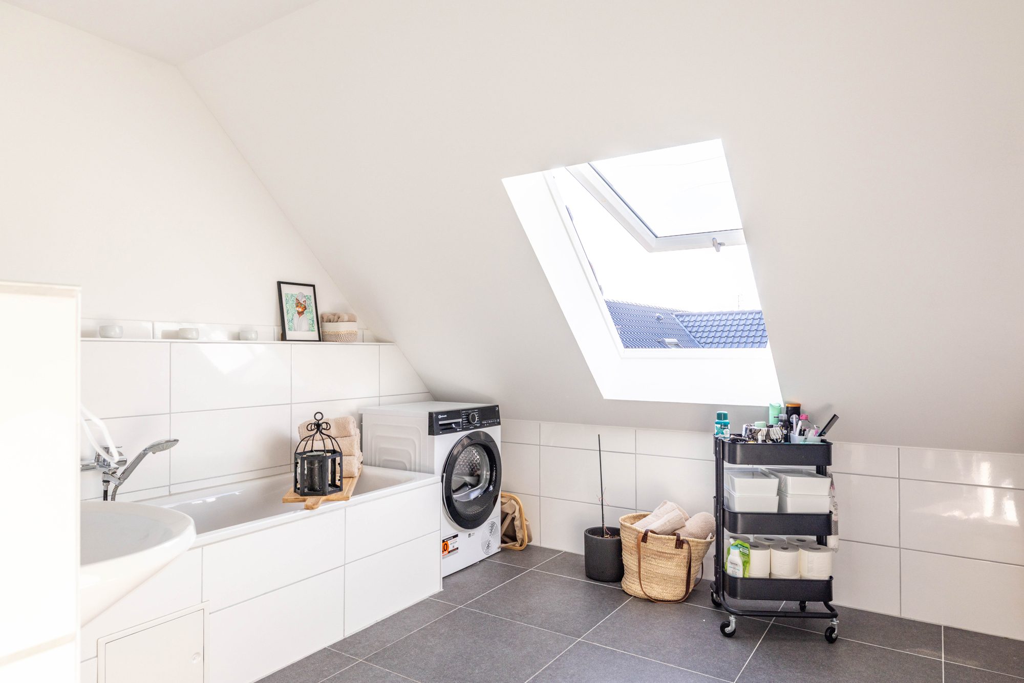 Immobilienangebot - Kahl - Alle - Kahl am Main: Wunderschöne 2-Zimmer-Dachgeschoss-Wohnung mit Dachterrasse in Ortsrandlage