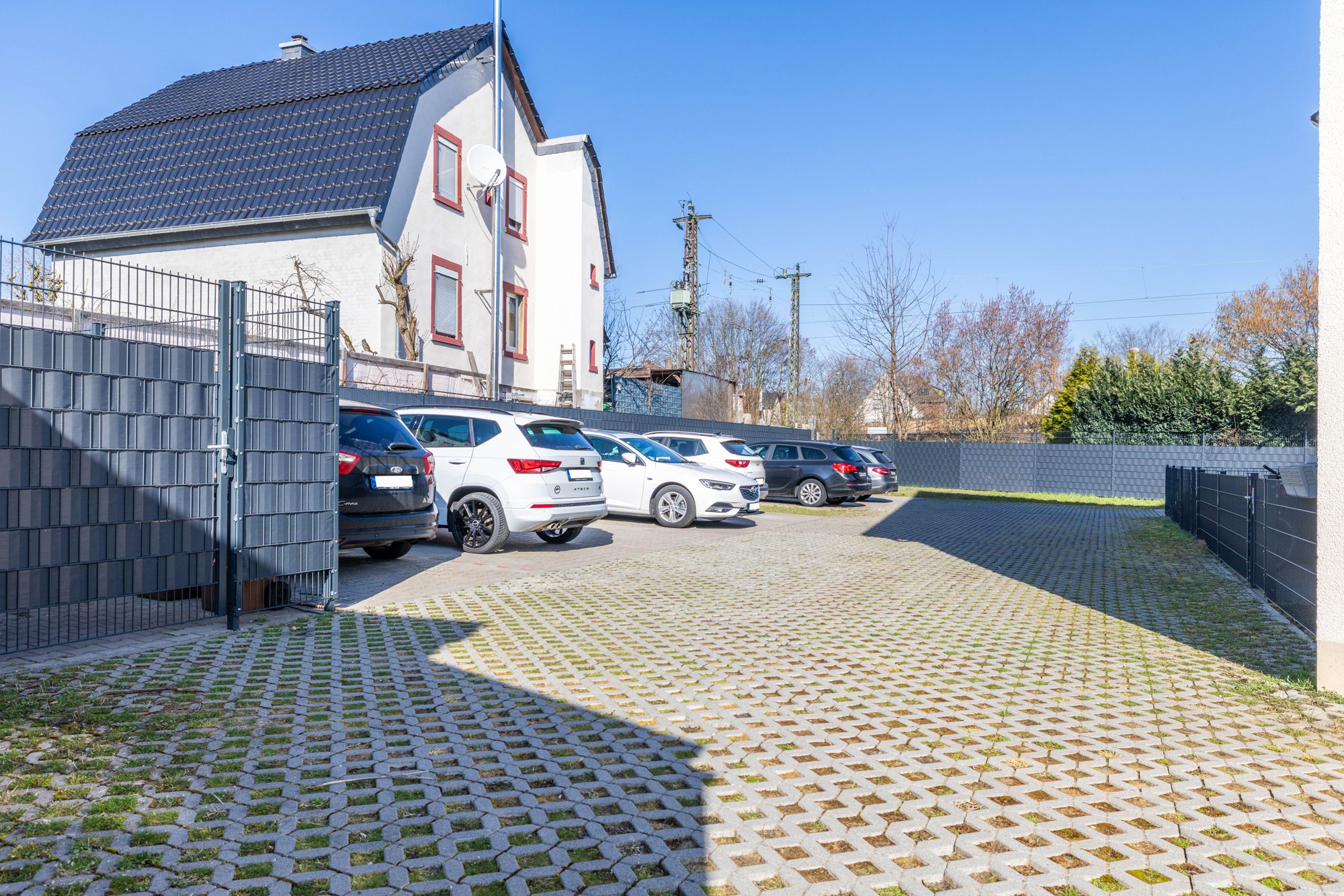 Immobilienangebot - Kahl - Alle - Kahl am Main: Großzügige 4-Zimmer-Dachgeschoss-Wohnung mit Dachterrasse in kleiner Wohneinheit