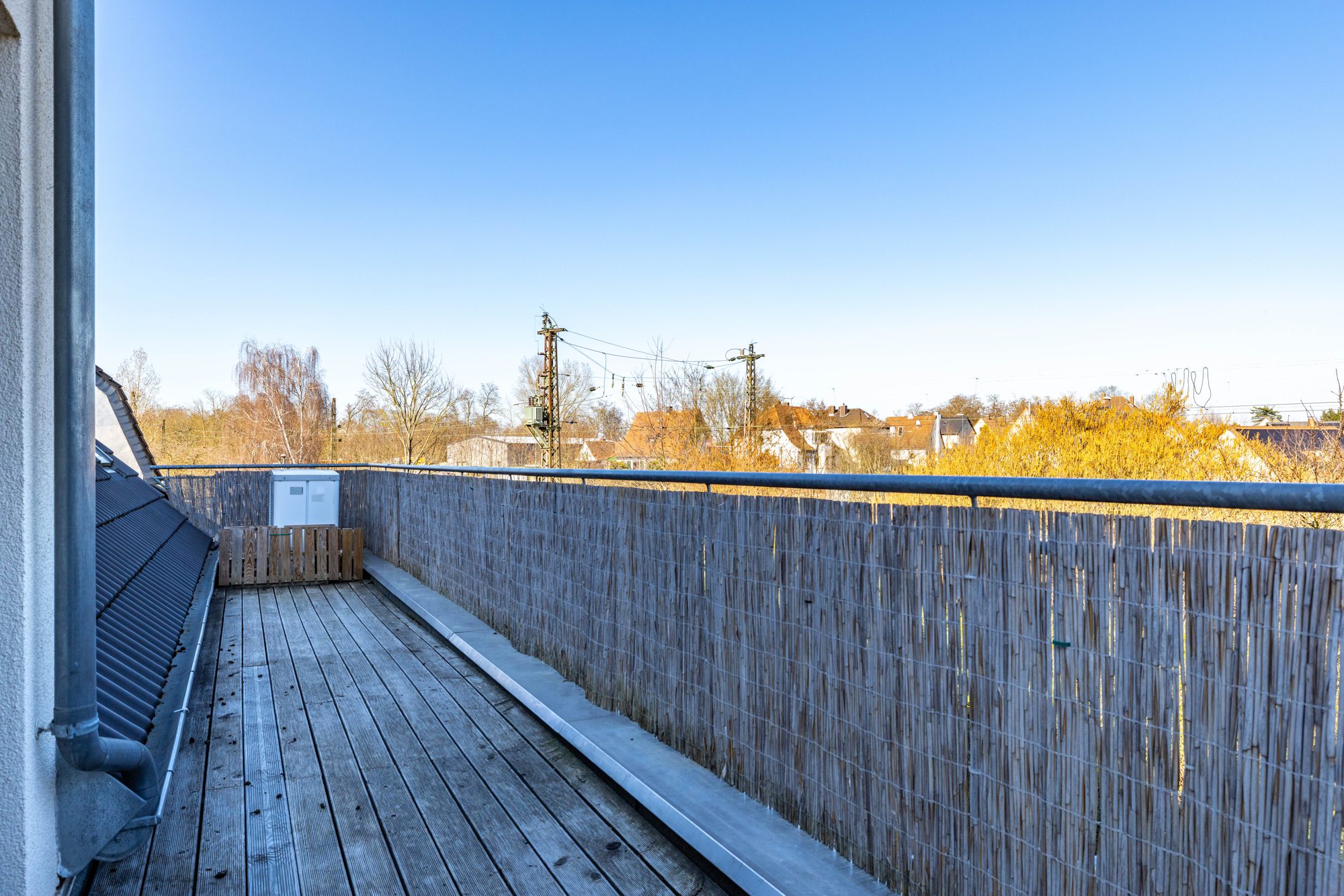 Immobilienangebot - Kahl - Alle - Kahl am Main: Großzügige 4-Zimmer-Dachgeschoss-Wohnung mit Dachterrasse in kleiner Wohneinheit