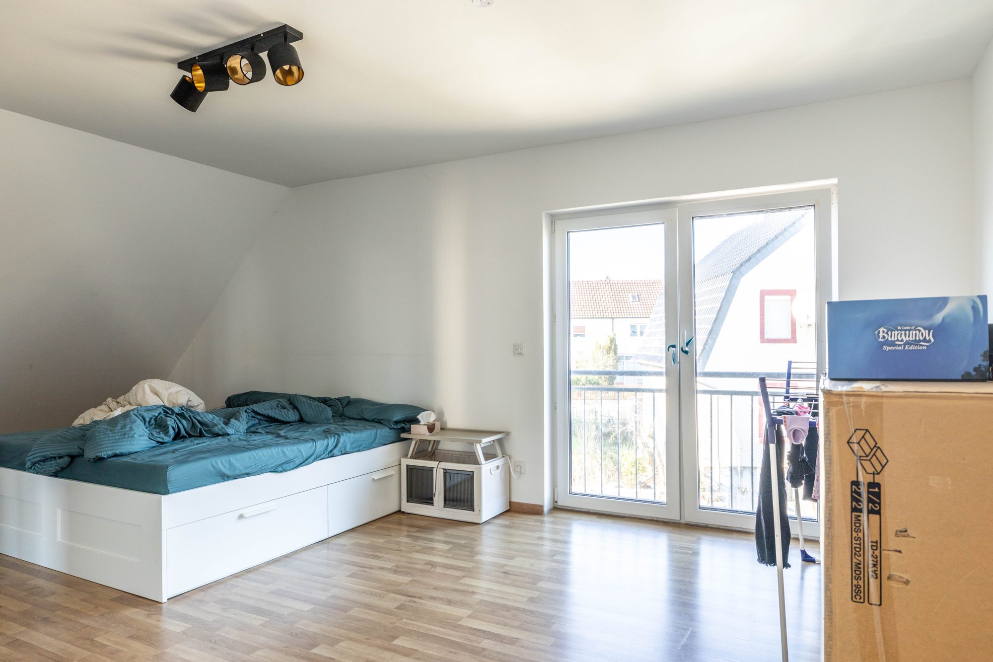 Immobilienangebot - Kahl - Alle - Kahl am Main: Großzügige 4-Zimmer-Dachgeschoss-Wohnung mit Dachterrasse in kleiner Wohneinheit