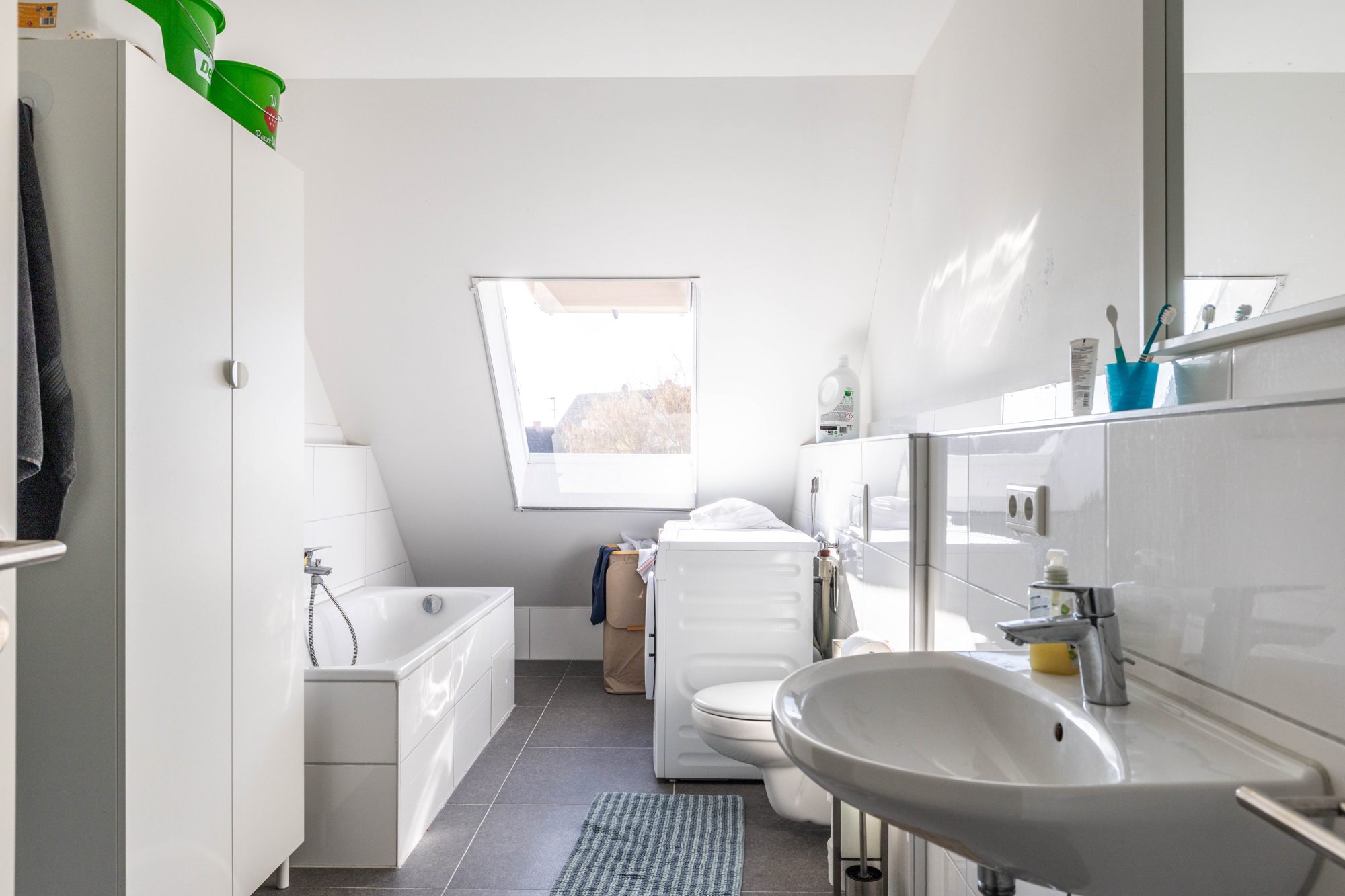 Immobilienangebot - Kahl - Alle - Kahl am Main: Großzügige 4-Zimmer-Dachgeschoss-Wohnung mit Dachterrasse in kleiner Wohneinheit