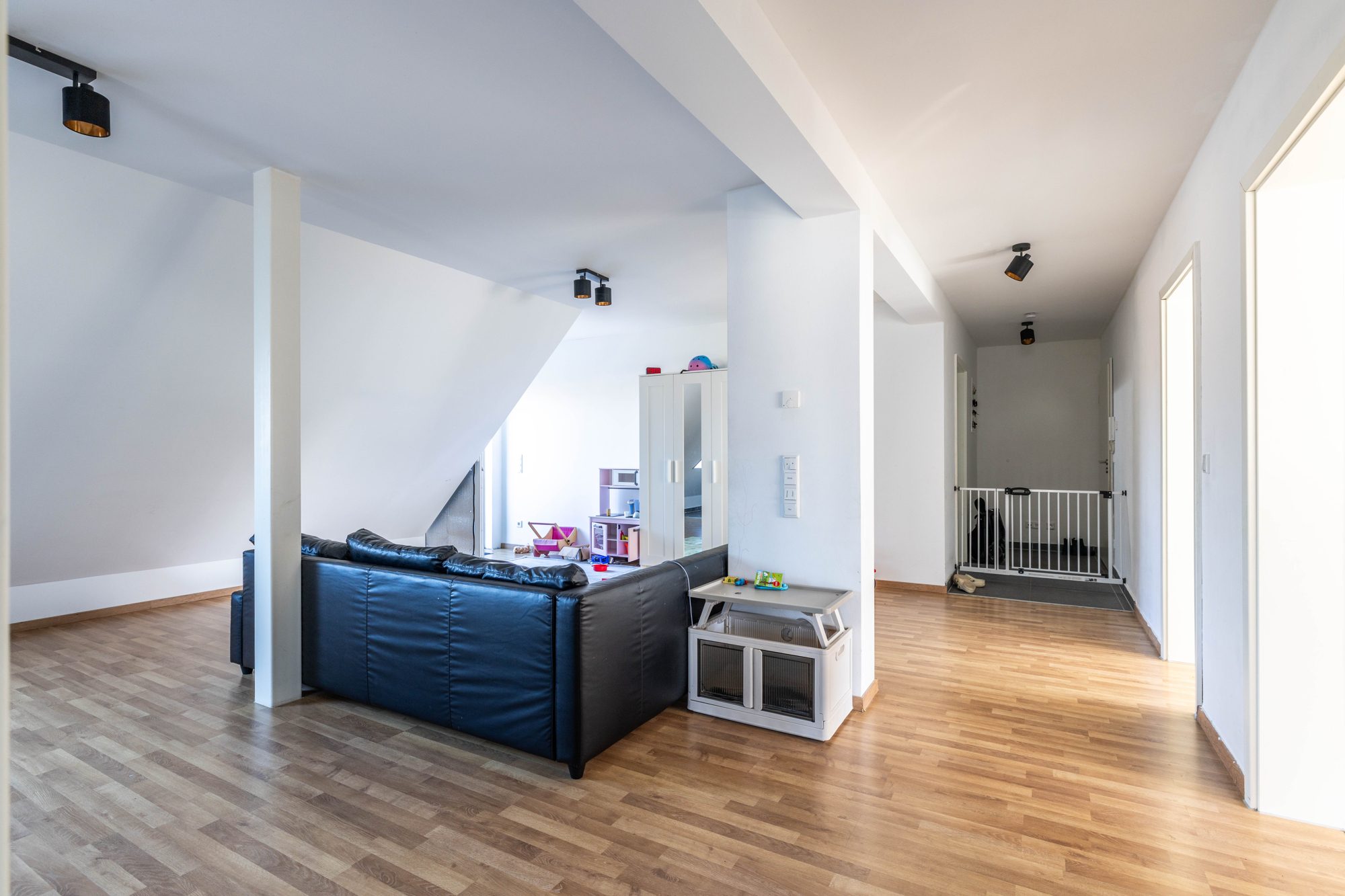 Immobilienangebot - Kahl - Alle - Kahl am Main: Großzügige 4-Zimmer-Dachgeschoss-Wohnung mit Dachterrasse in kleiner Wohneinheit