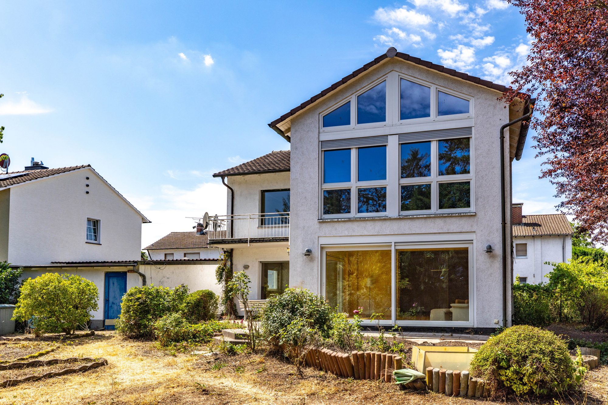 Immobilienangebot - Maintal / Dörnigheim - Alle - Maintal-Dörnigheim: Großzügiges Einfamilienhaus mit großem Garten und Garagen in beliebter Wohnlage