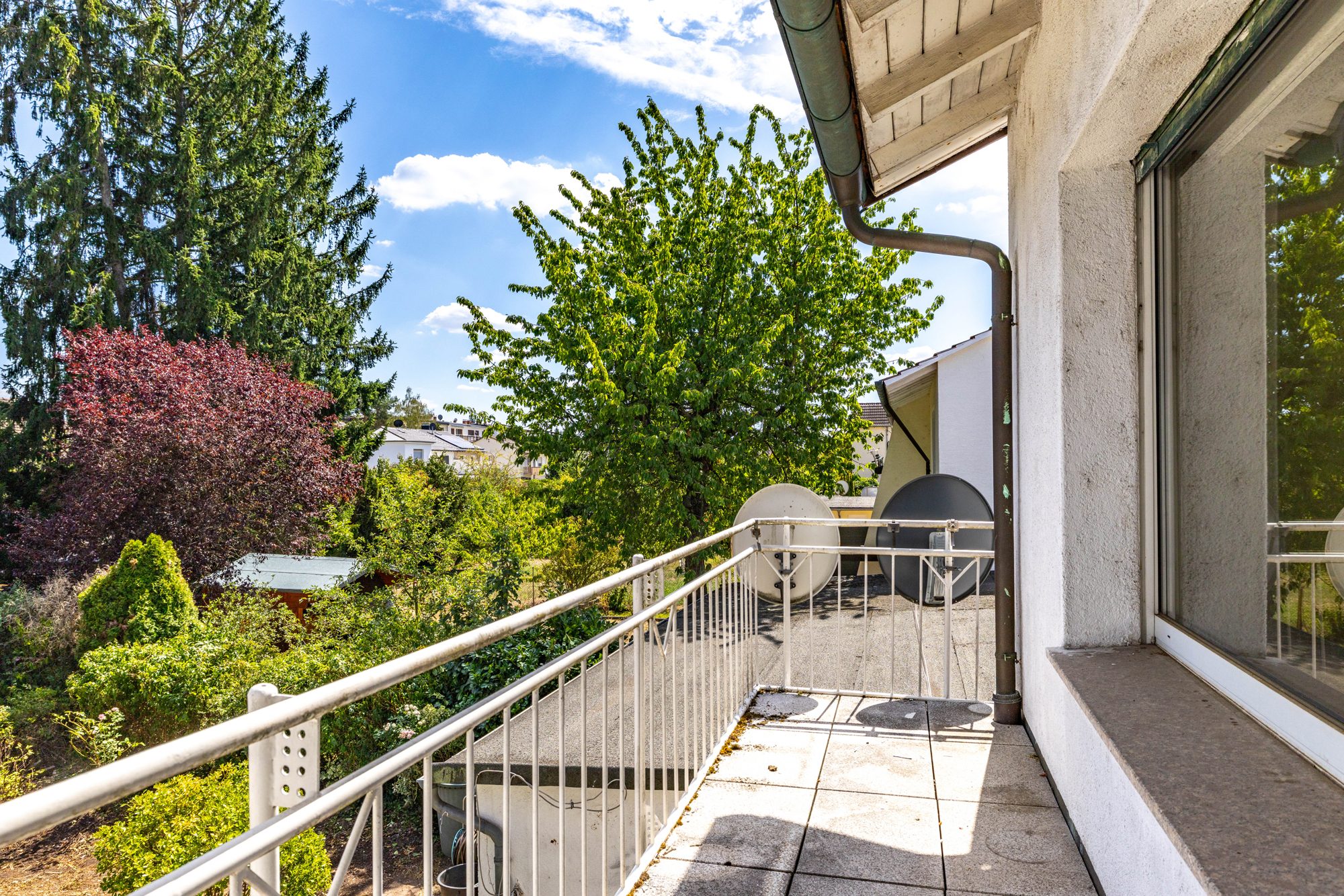 Immobilienangebot - Maintal / Dörnigheim - Alle - Maintal-Dörnigheim: Großzügiges Einfamilienhaus mit großem Garten und Garagen in beliebter Wohnlage