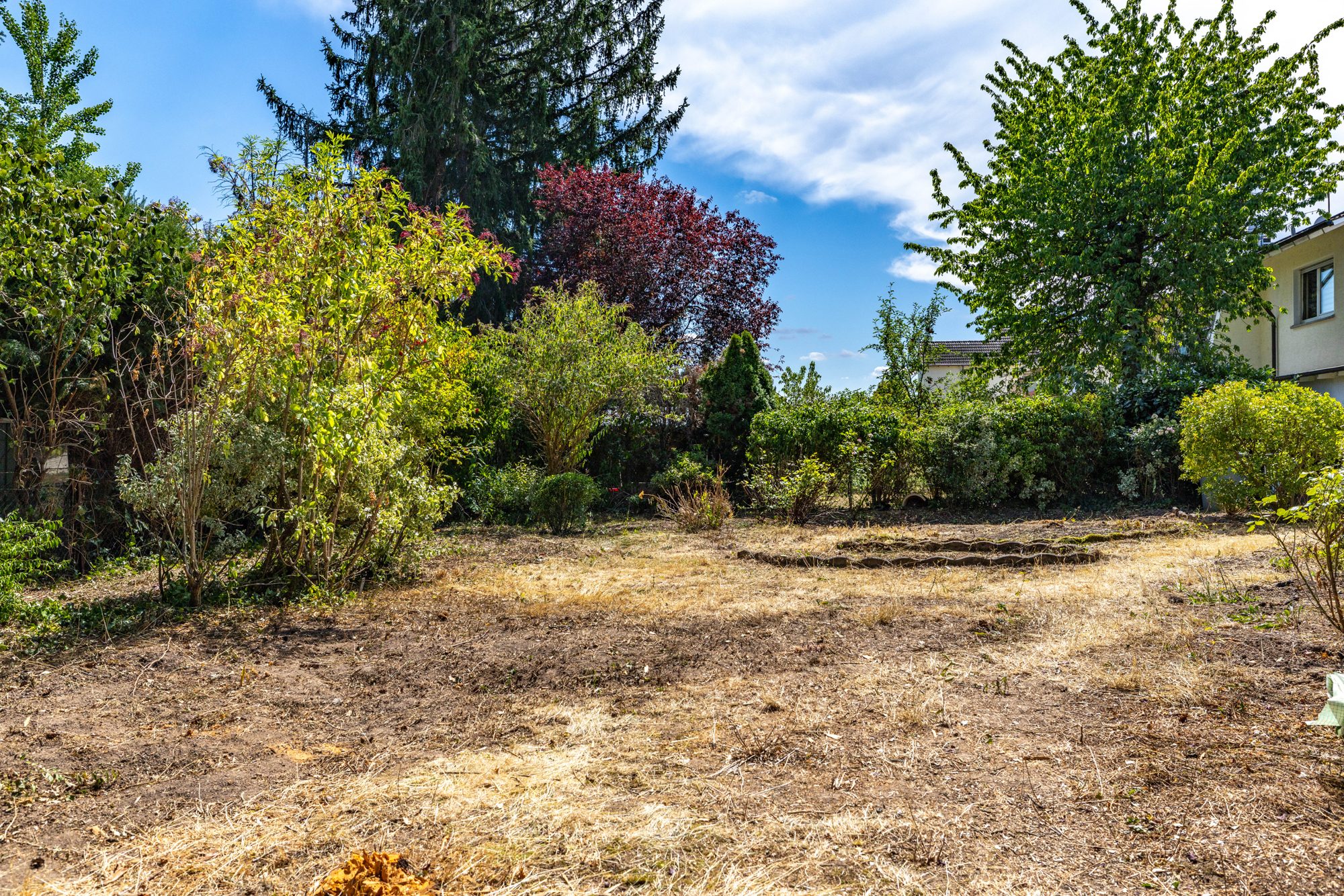 Immobilienangebot - Maintal / Dörnigheim - Alle - Maintal-Dörnigheim: Großzügiges Einfamilienhaus mit großem Garten und Garagen in beliebter Wohnlage