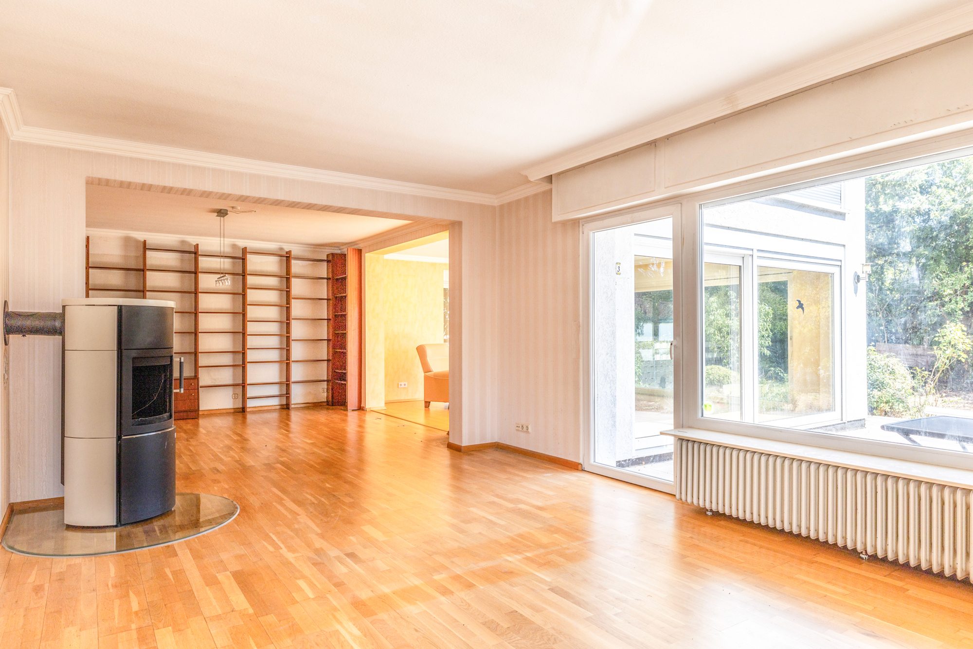 Immobilienangebot - Maintal / Dörnigheim - Alle - Maintal-Dörnigheim: Großzügiges Einfamilienhaus mit großem Garten und Garagen in beliebter Wohnlage