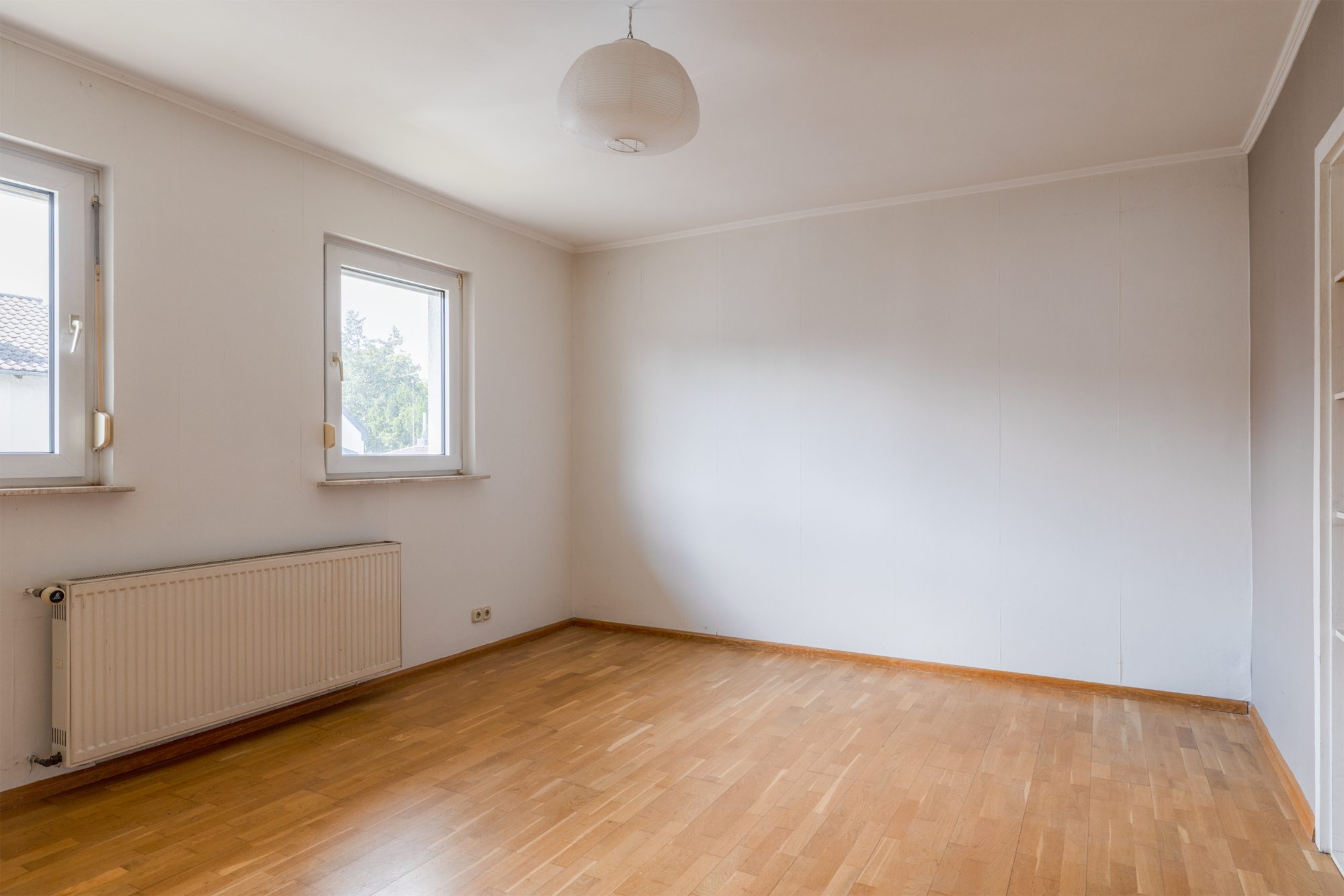 Immobilienangebot - Maintal / Dörnigheim - Alle - Maintal-Dörnigheim: Großzügiges Einfamilienhaus mit großem Garten und Garagen in beliebter Wohnlage