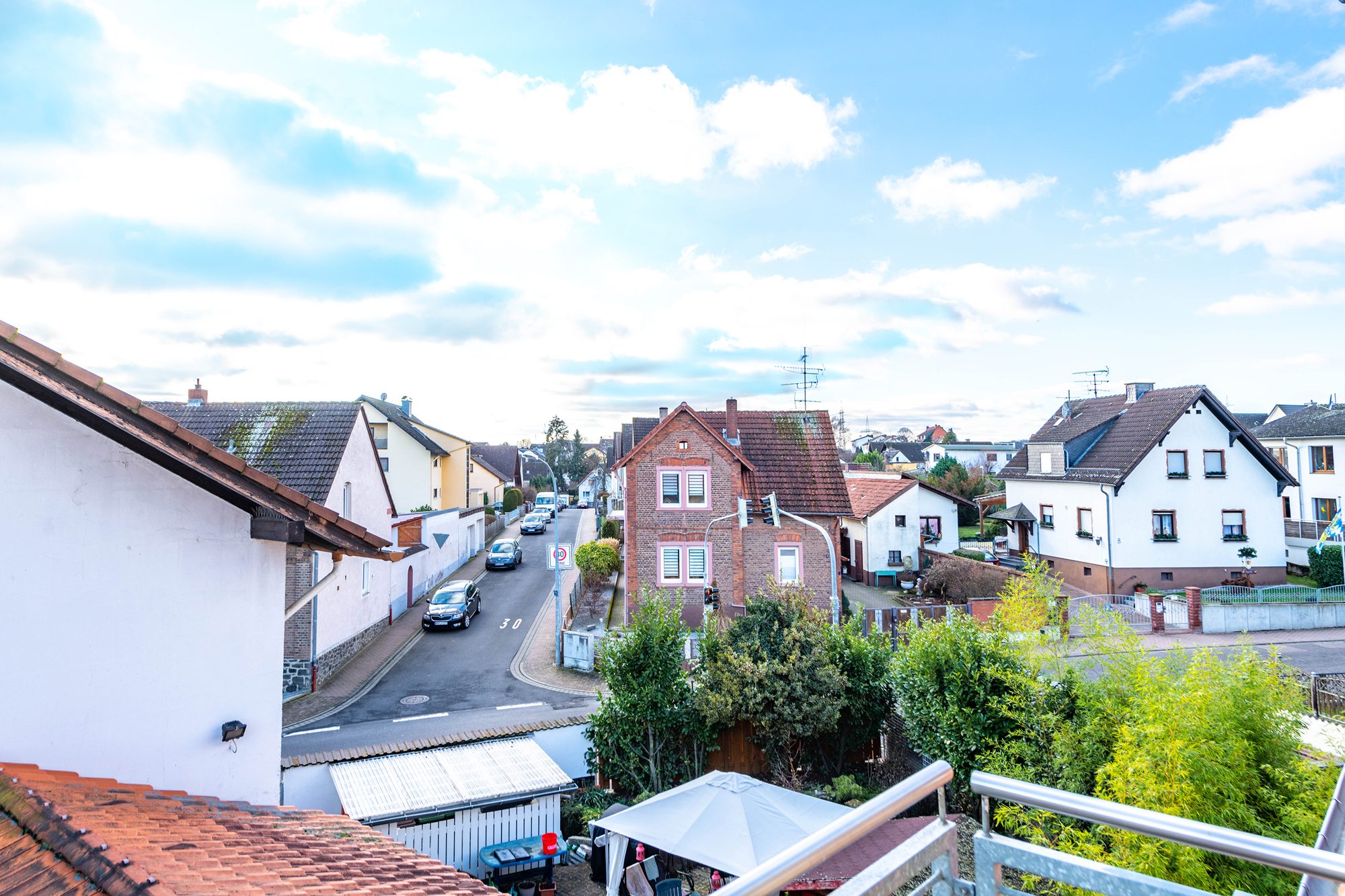 Immobilienangebot - Maintal / Wachenbuchen - Alle - Maintal-Wachenbuchen: Schicke 2,5-Zimmer-Wohnung mit Süd-Balkon und Einbauküche in ruhiger Lage