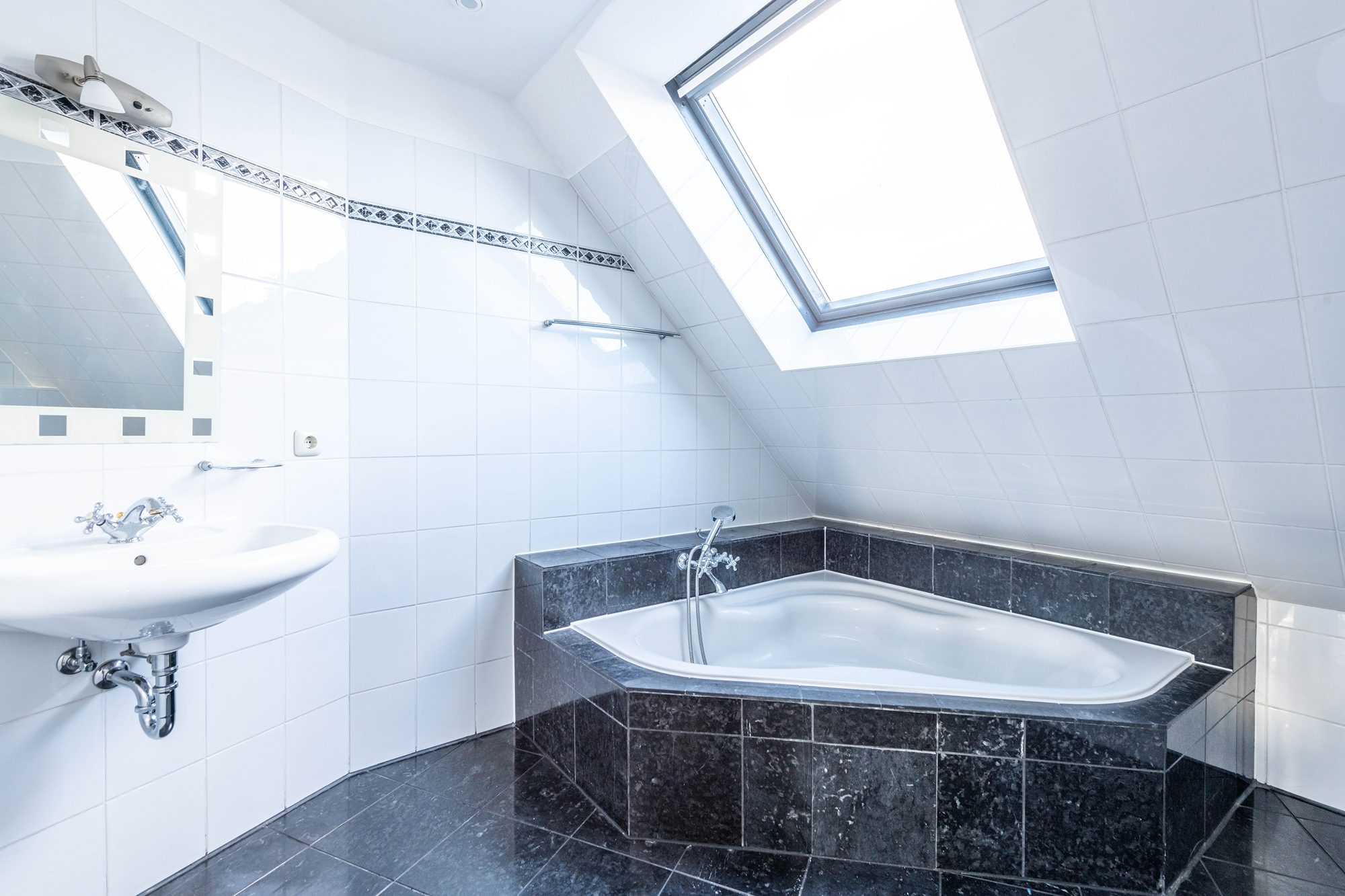 Immobilienangebot - Maintal / Wachenbuchen - Alle - Maintal-Wachenbuchen: Schicke 2,5-Zimmer-Wohnung mit Süd-Balkon und Einbauküche in ruhiger Lage