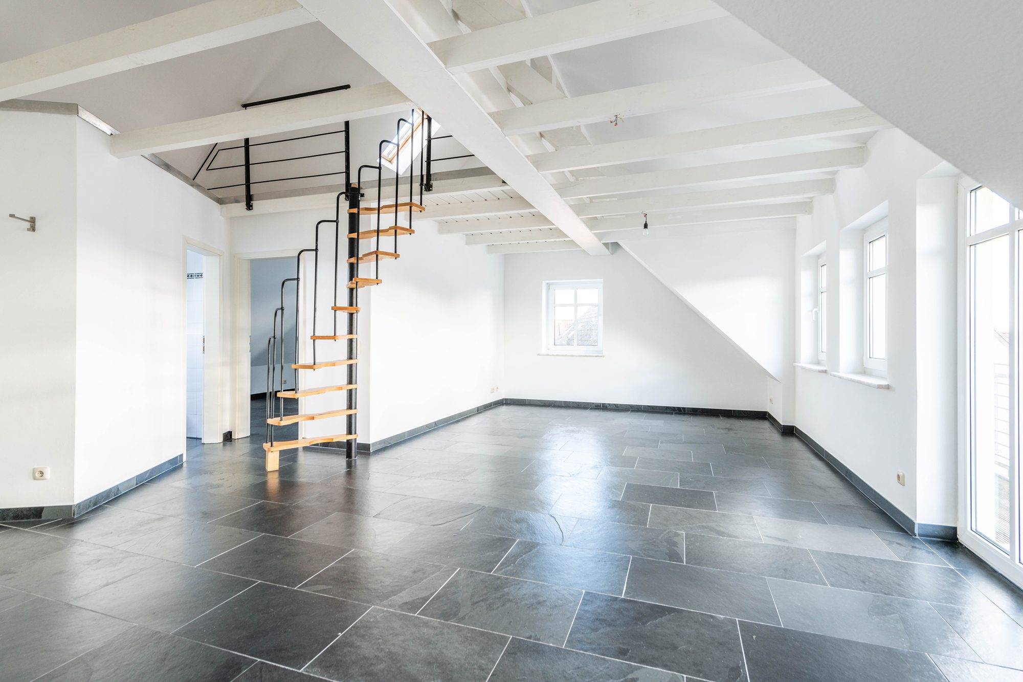 Immobilienangebot - Maintal / Wachenbuchen - Alle - Maintal-Wachenbuchen: Schicke 2,5-Zimmer-Wohnung mit Süd-Balkon und Einbauküche in ruhiger Lage