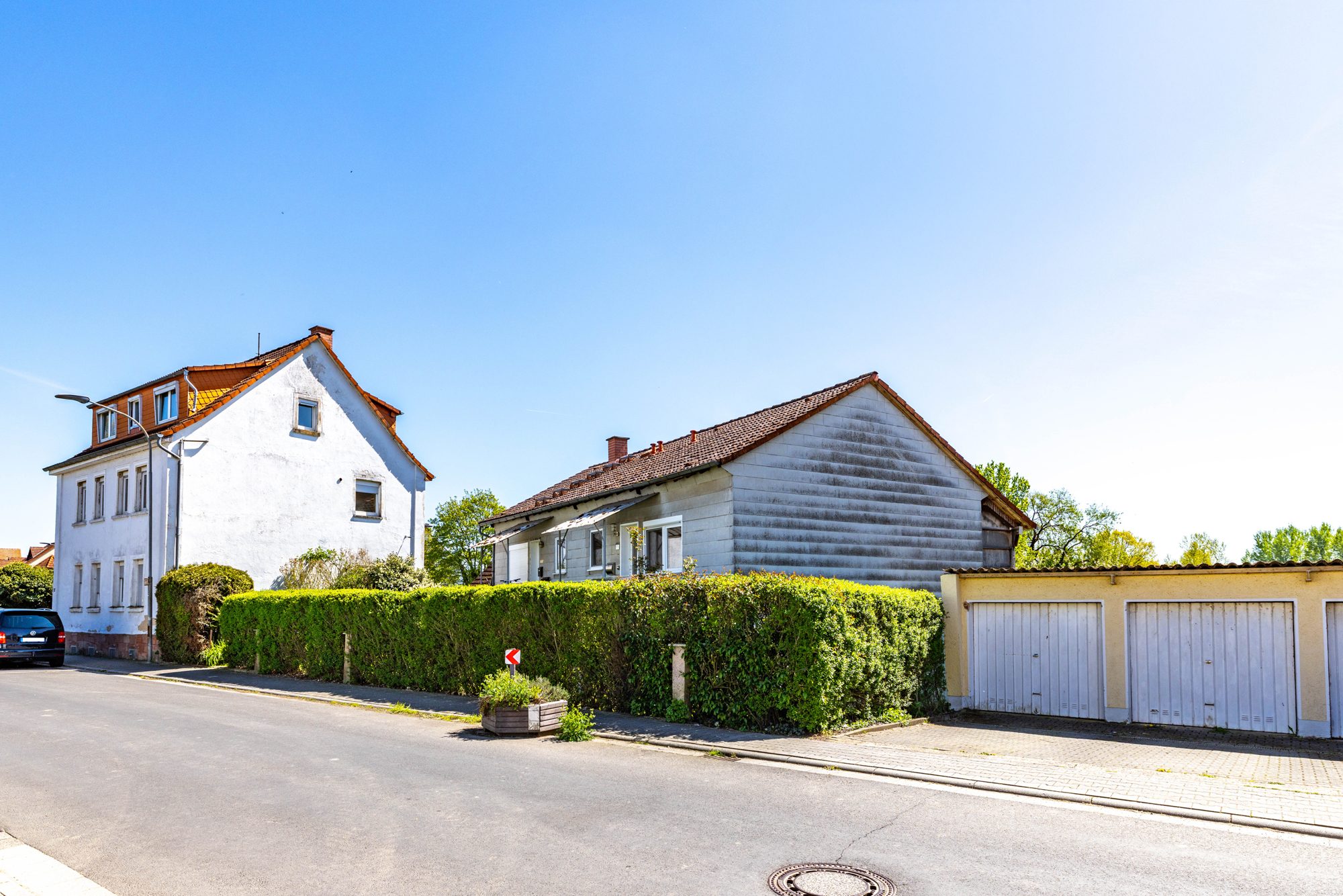 Immobilienangebot - Nidderau / Eichen - Alle - Nidderau-Eichen: Teil vermietetes Wohnanwesen mit großem Grundstück in ruhiger Feldrandlage