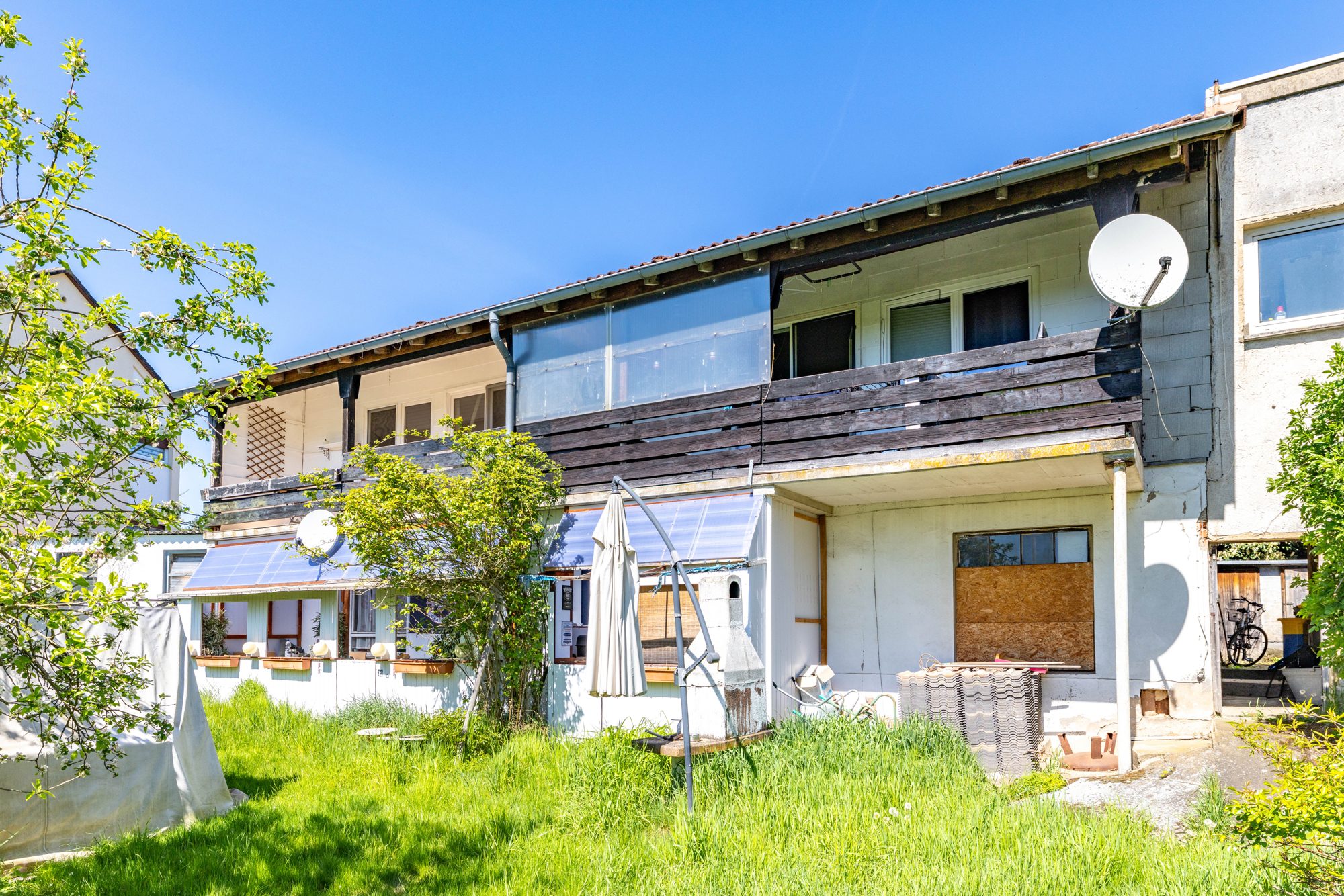 Immobilienangebot - Nidderau / Eichen - Alle - Nidderau-Eichen: Teil vermietetes Wohnanwesen mit großem Grundstück in ruhiger Feldrandlage