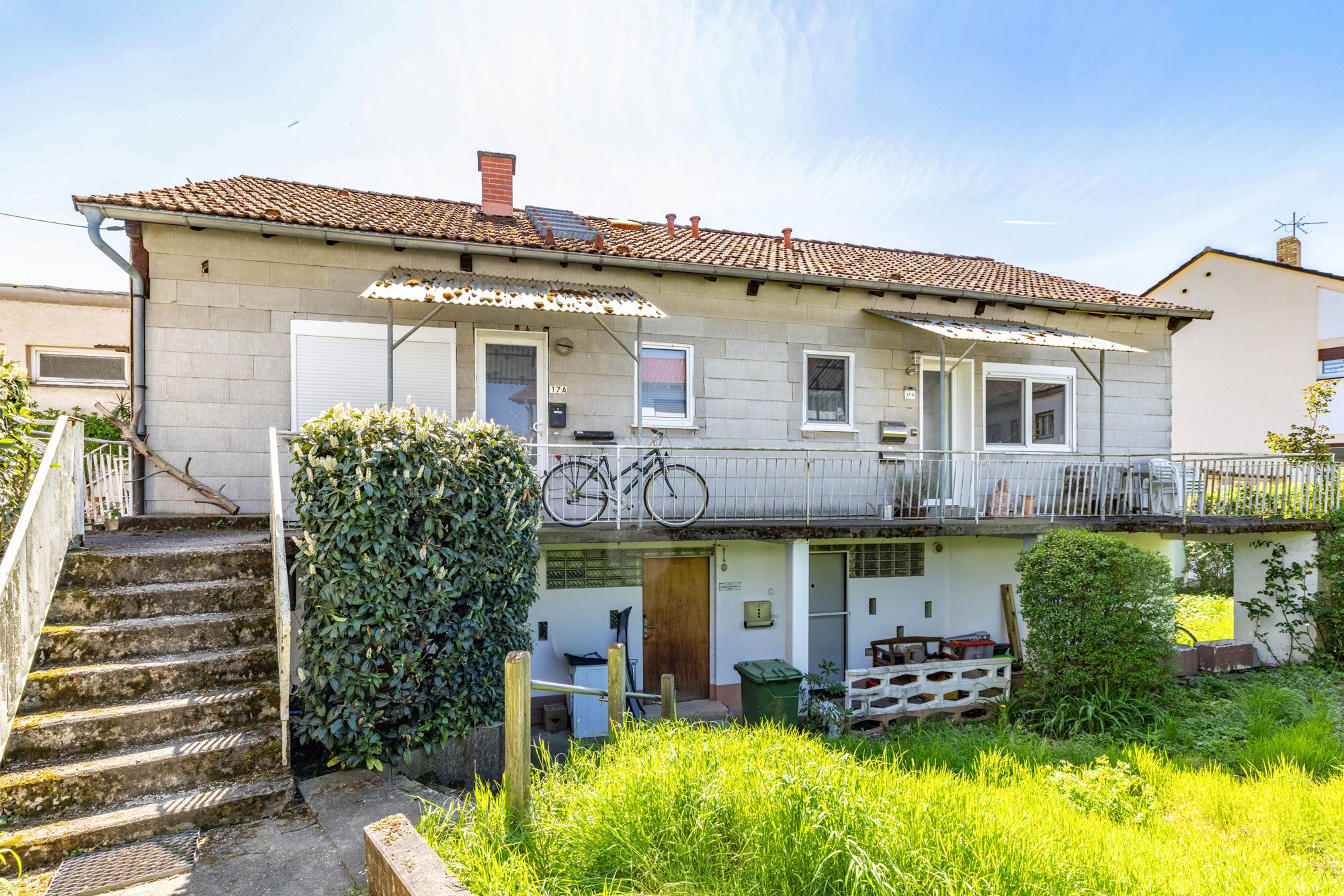 Immobilienangebot - Nidderau / Eichen - Alle - Nidderau-Eichen: Teil vermietetes Wohnanwesen mit großem Grundstück in ruhiger Feldrandlage