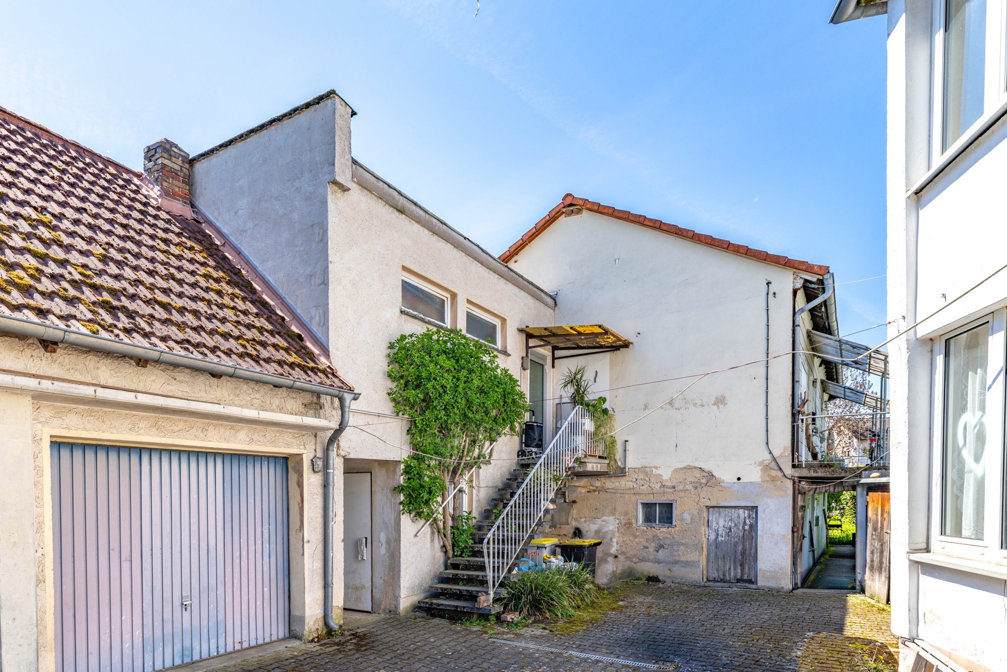 Immobilienangebot - Nidderau / Eichen - Alle - Nidderau-Eichen: Teil vermietetes Wohnanwesen mit großem Grundstück in ruhiger Feldrandlage