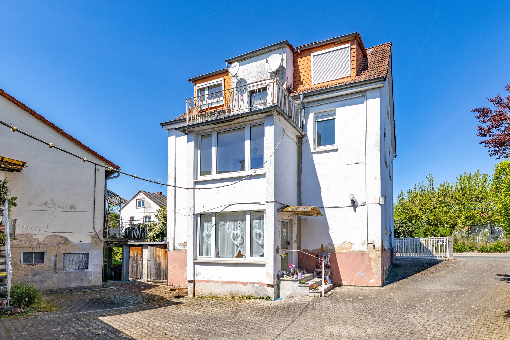 Immobilienangebot - Nidderau / Eichen - Alle - Nidderau-Eichen: Teil vermietetes Wohnanwesen mit großem Grundstück in ruhiger Feldrandlage
