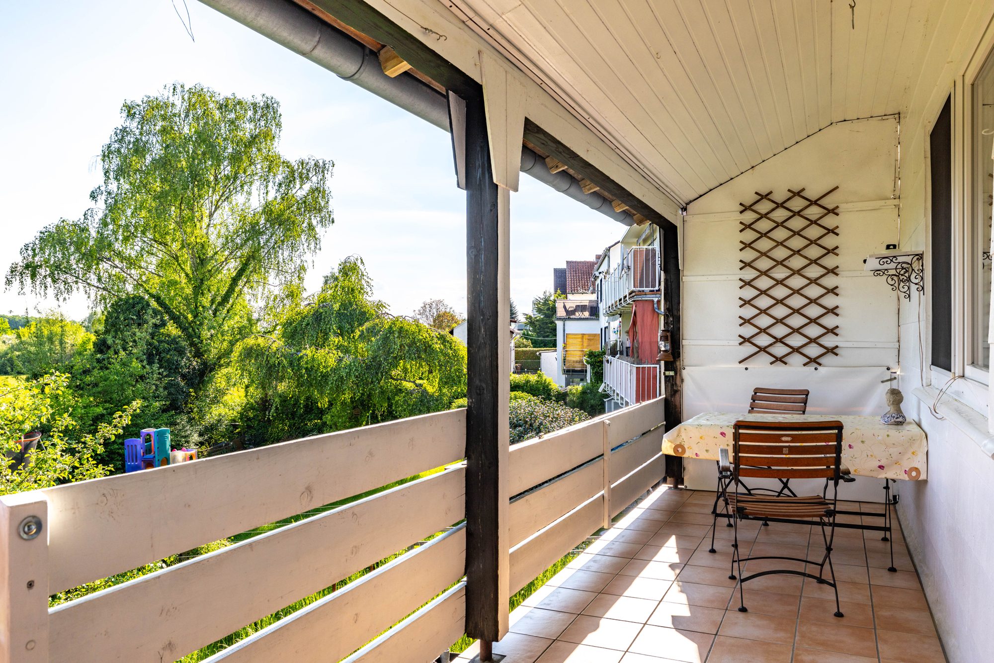 Immobilienangebot - Nidderau / Eichen - Alle - Nidderau-Eichen: Teil vermietetes Wohnanwesen mit großem Grundstück in ruhiger Feldrandlage