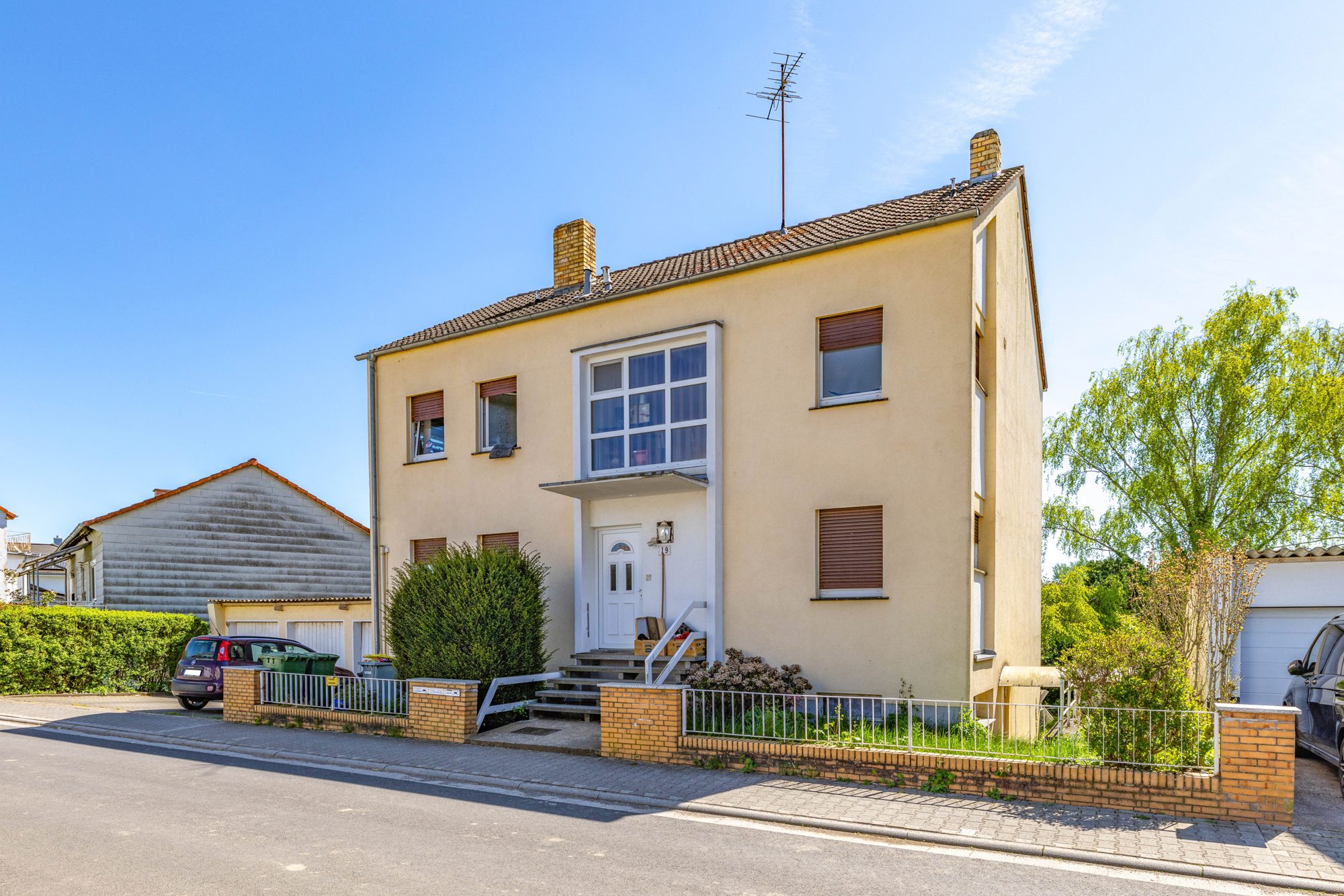 Immobilienangebot - Nidderau / Eichen - Alle - Nidderau-Eichen: "Kapitalanlage" 3-Parteienhaus mit Gartengrundstück in ruhiger Feldrandlage