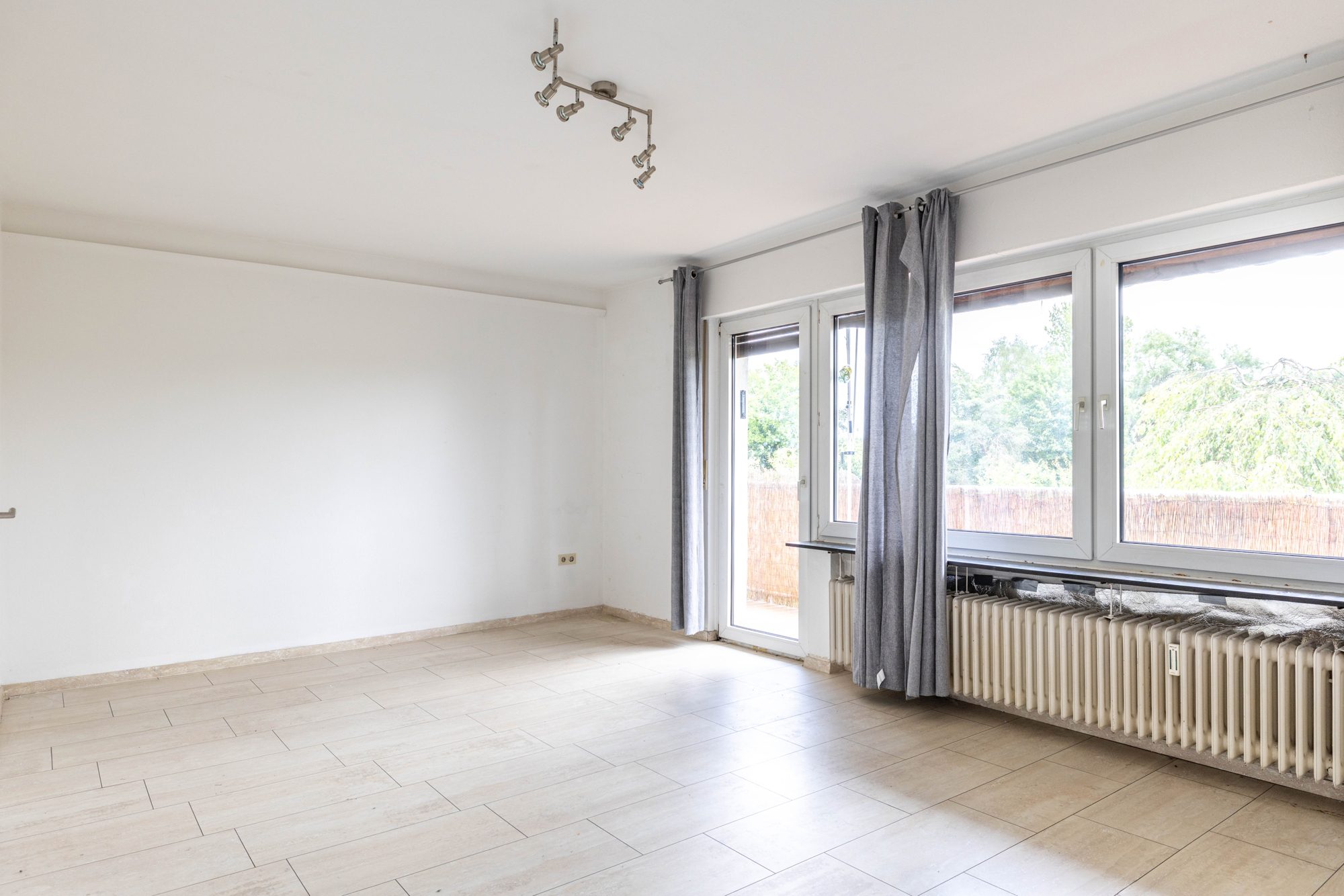 Immobilienangebot - Nidderau / Eichen - Alle - Nidderau-Eichen: "Kapitalanlage" 3-Parteienhaus mit Gartengrundstück in ruhiger Feldrandlage