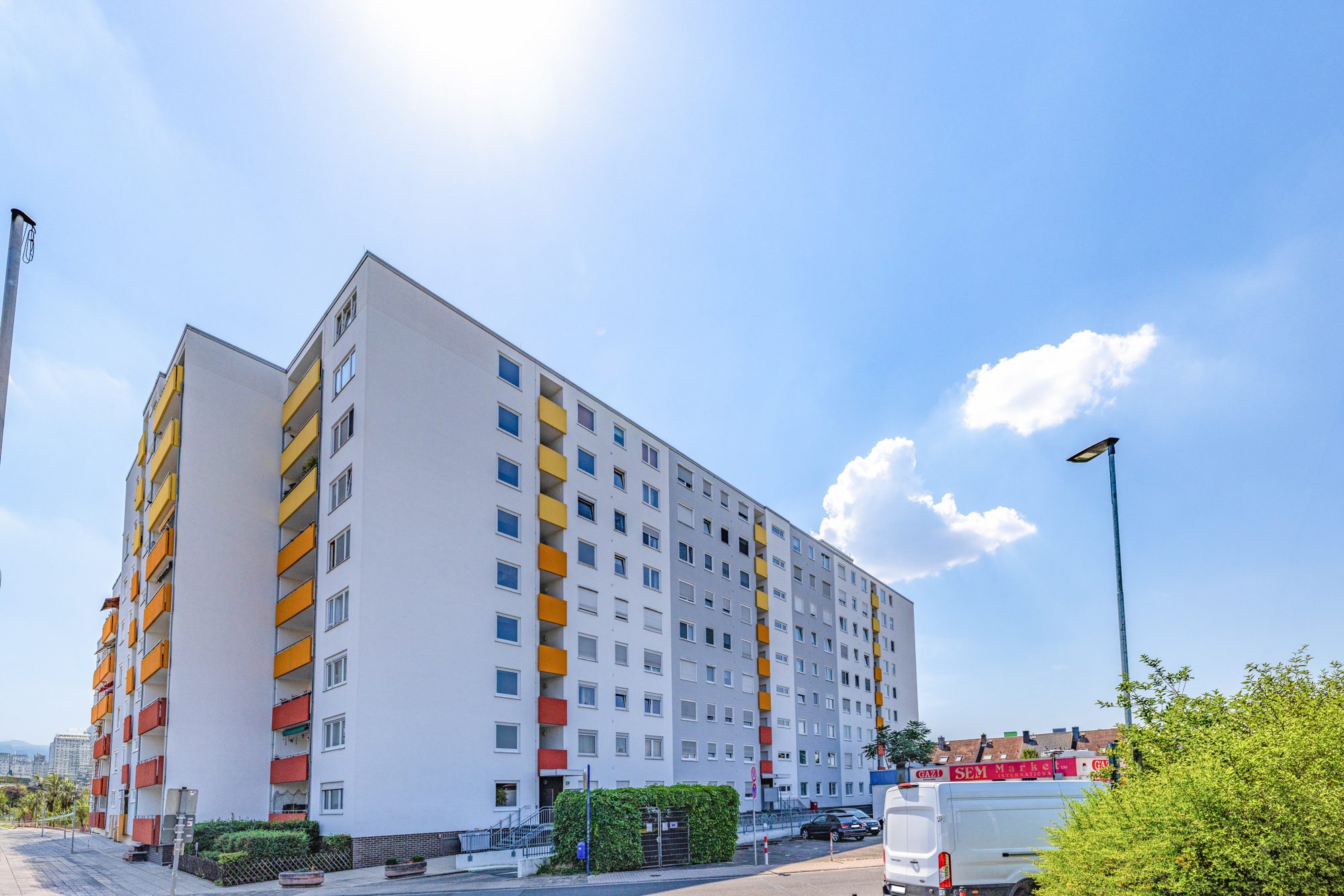 Immobilienangebot - Maintal / Bischofsheim - Alle - Maintal-Bischofsheim: Helle 3,5-Zimmer-Wohnung mit Balkon und Tiefgarage in gepflegter Wohnanlage