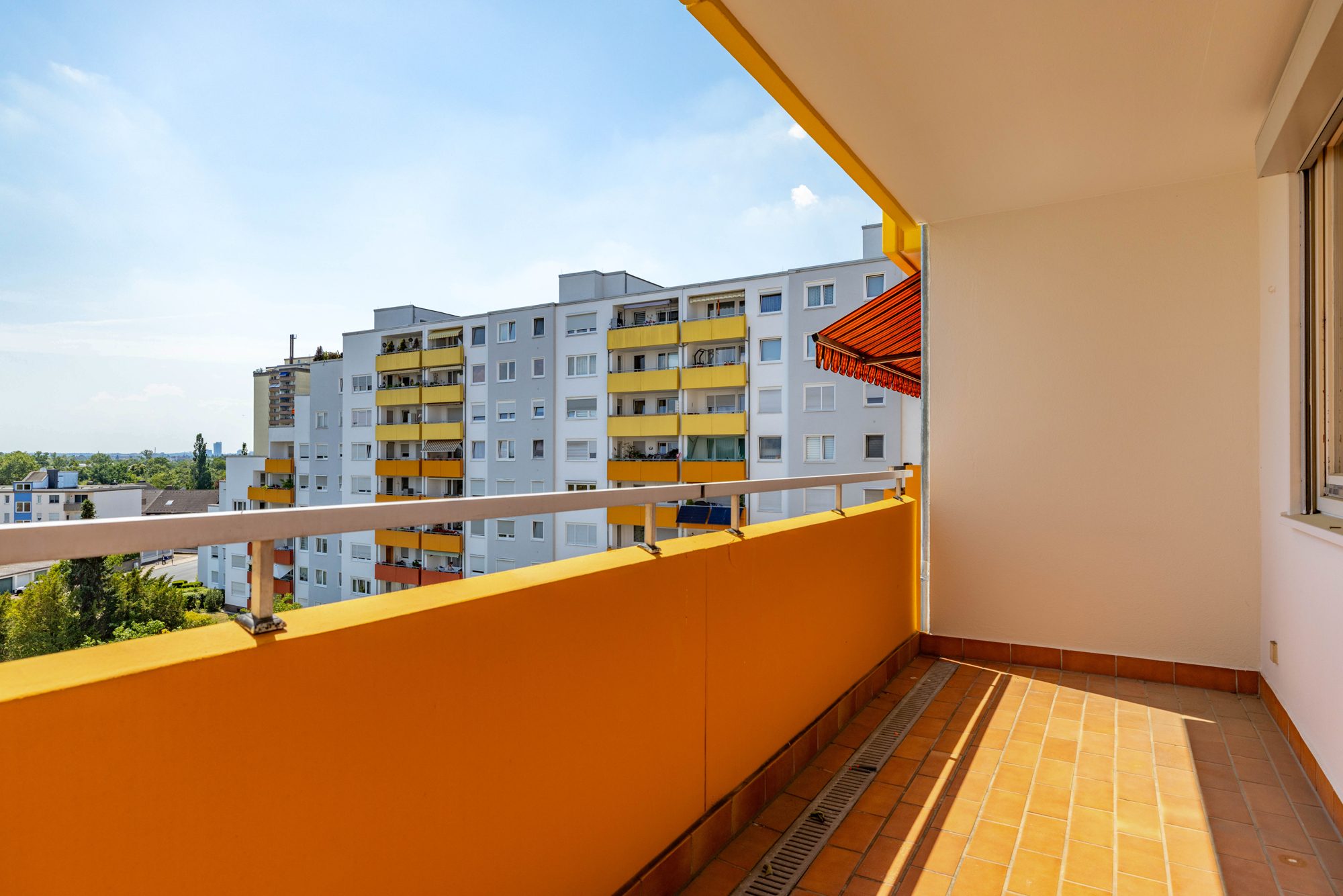 Immobilienangebot - Maintal / Bischofsheim - Alle - Maintal-Bischofsheim: Helle 3,5-Zimmer-Wohnung mit Balkon und Tiefgarage in gepflegter Wohnanlage