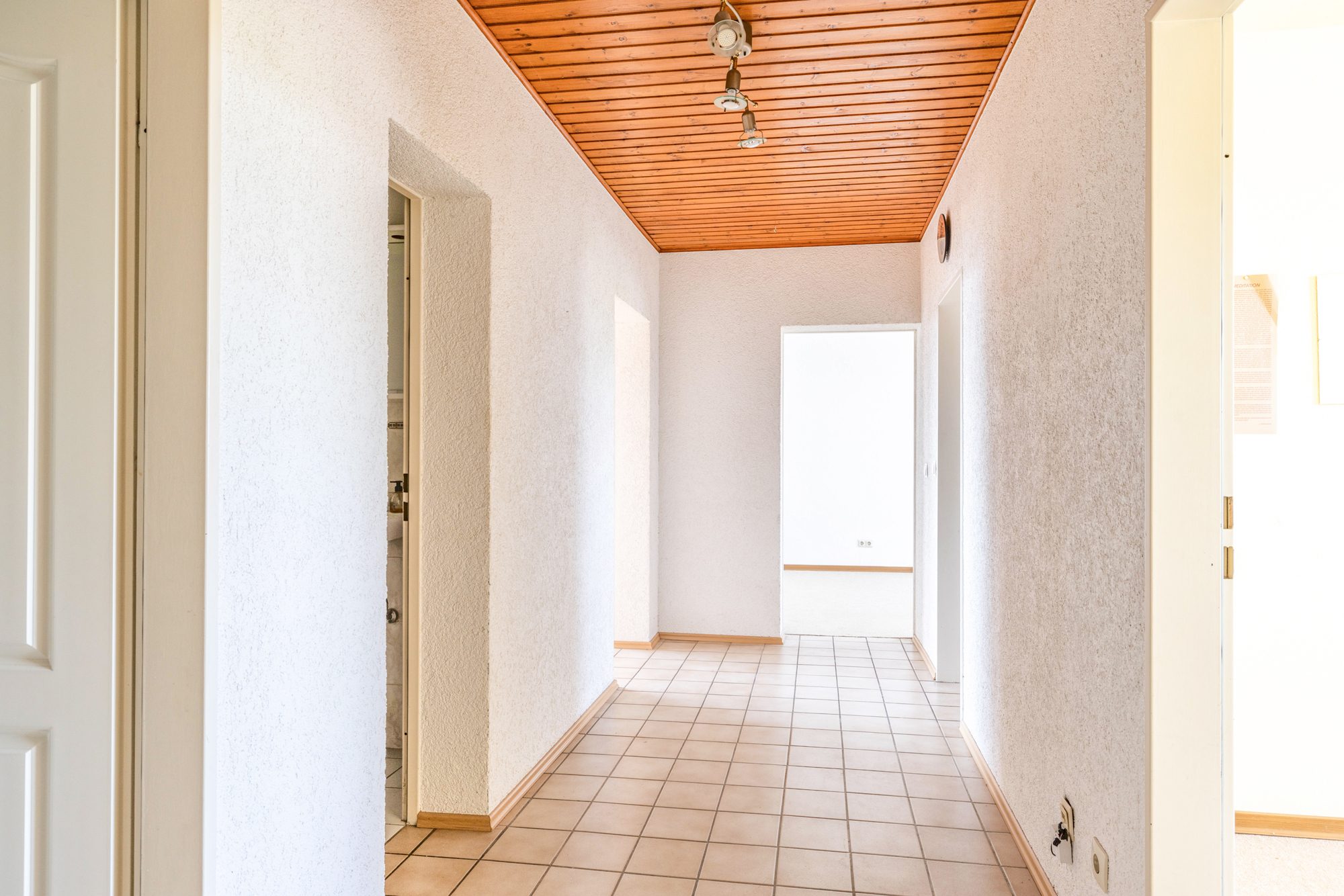 Immobilienangebot - Maintal / Bischofsheim - Alle - Maintal-Bischofsheim: Helle 3,5-Zimmer-Wohnung mit Balkon und Tiefgarage in gepflegter Wohnanlage