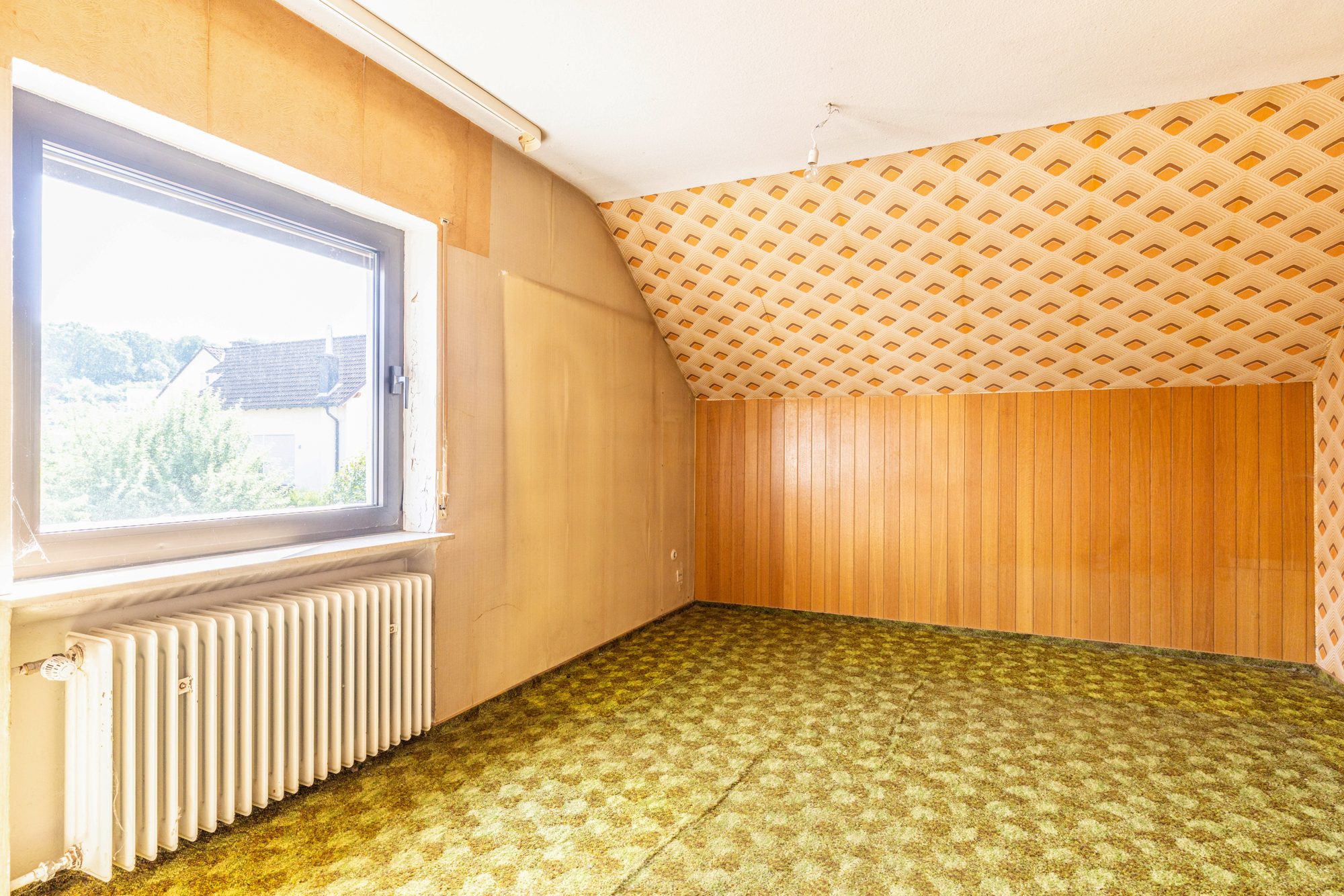 Immobilienangebot - Freigericht / Neuses - Alle - Freigericht-Neuses: Modernisierungsbedürftiges Einfamilienhaus mit tollem Grundstück in ruhiger Lage