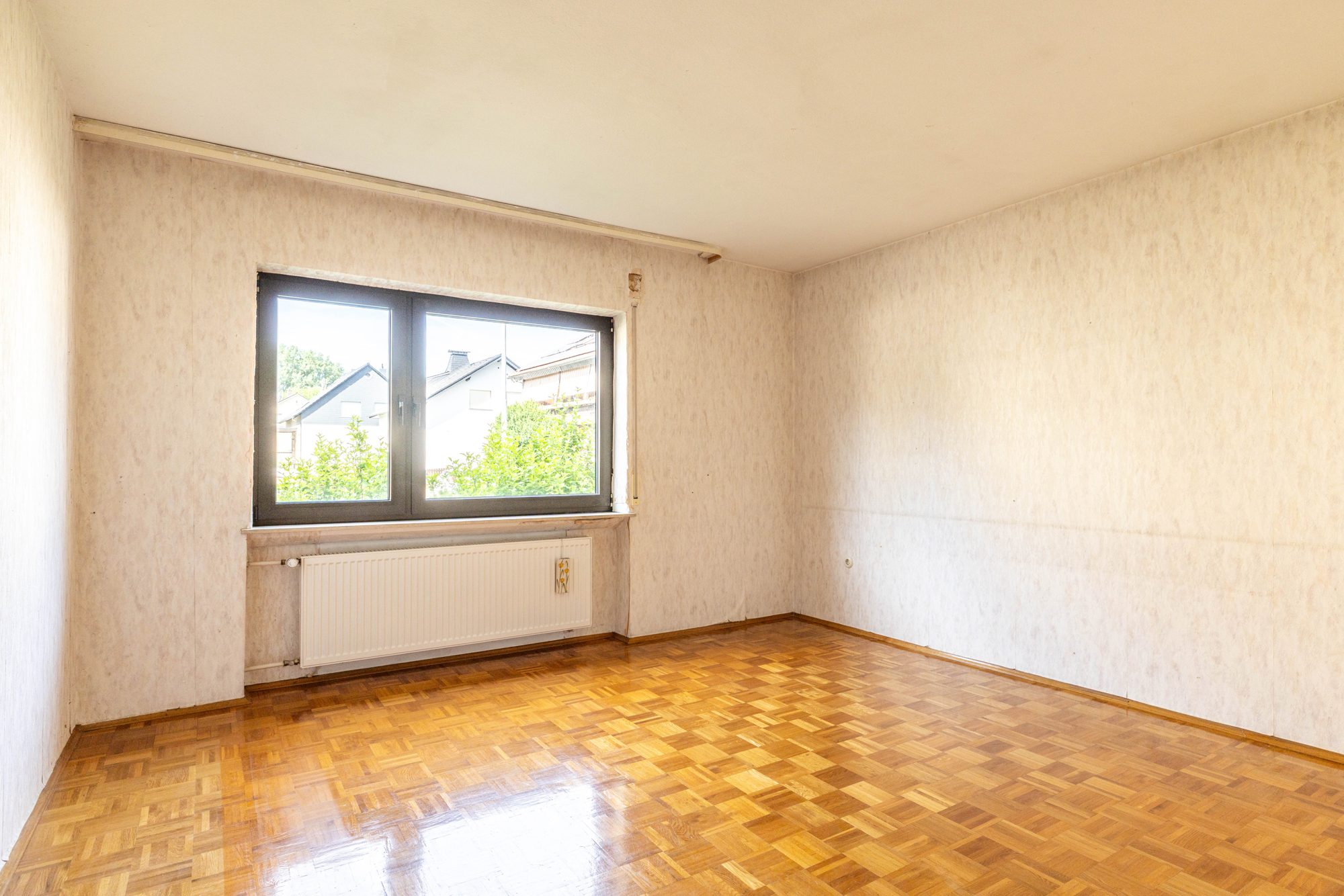 Immobilienangebot - Freigericht / Neuses - Alle - Freigericht-Neuses: Modernisierungsbedürftiges Einfamilienhaus mit tollem Grundstück in ruhiger Lage