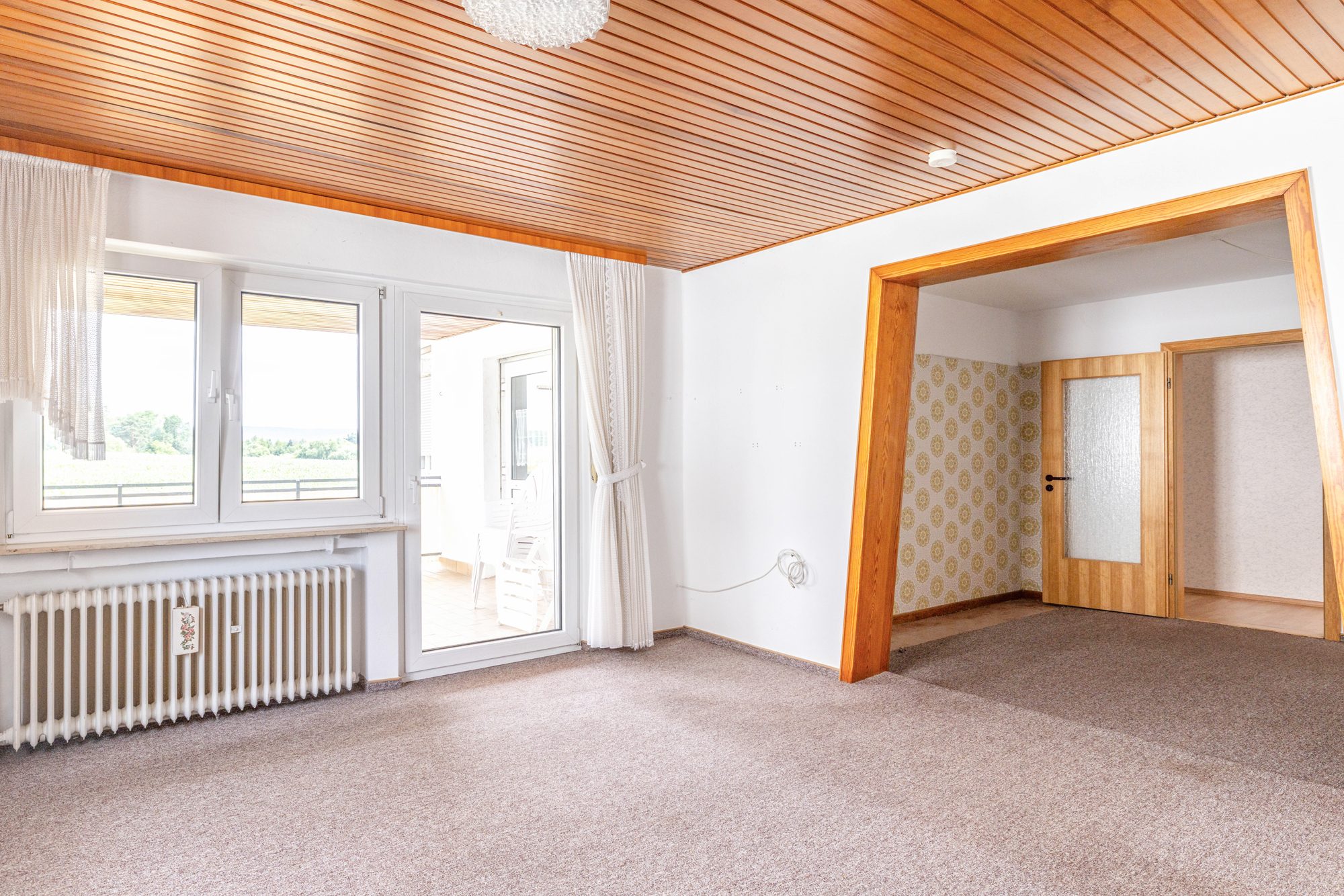 Immobilienangebot - Hasselroth - Alle - Hasselroth-Neuenhaßlau: Attraktives Liebhaberobjekt in Feldrandlage mit vielseitiger Nutzung