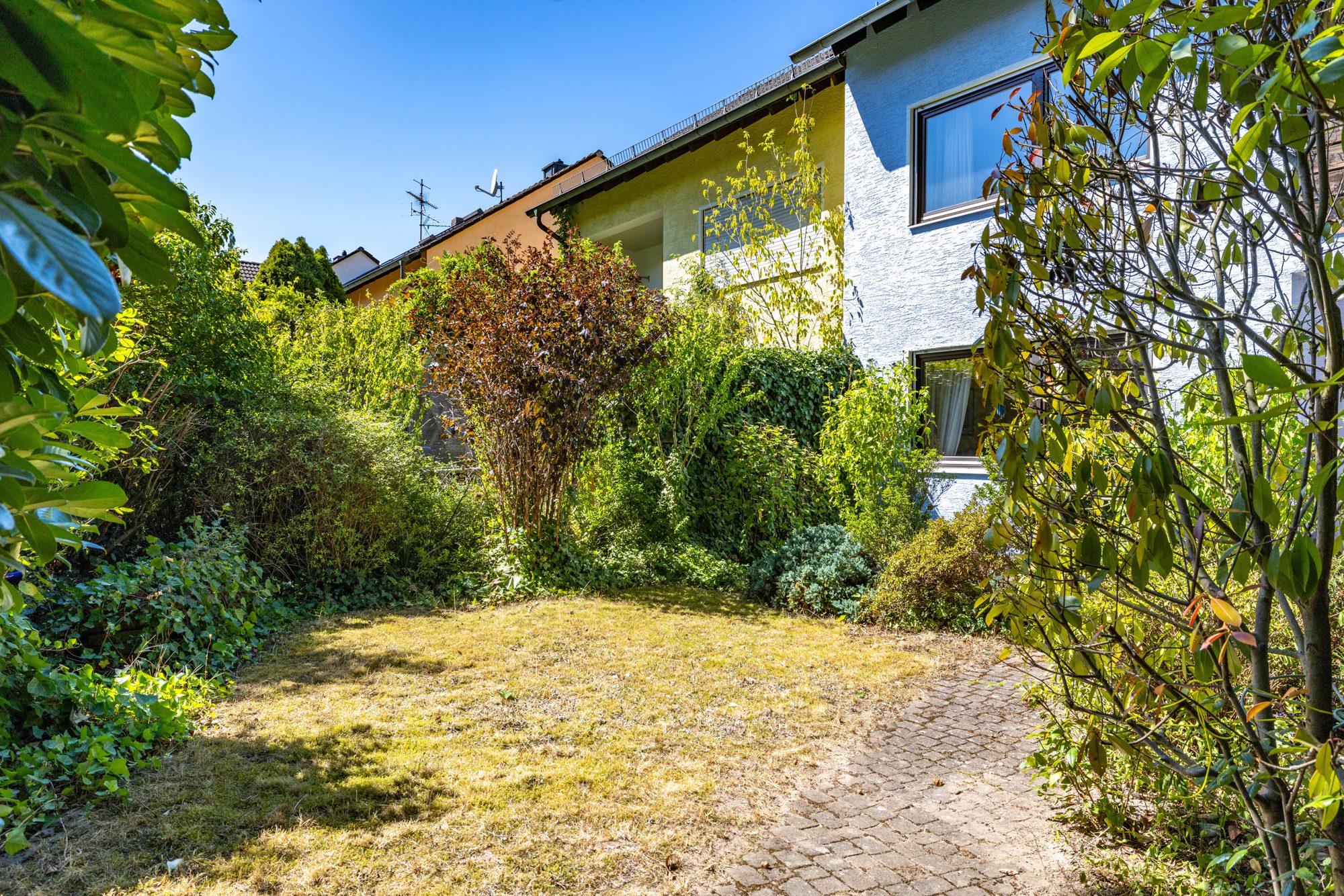 Immobilienangebot - Obertshausen - Alle - Obertshausen: Großzügige und gepflegte Doppelhaushälfte in ruhiger und beliebter Sackgassenlage
