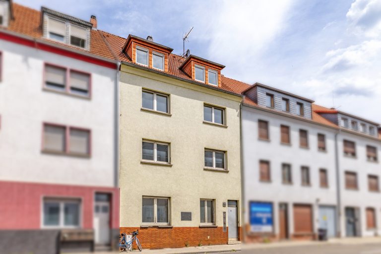 Immobilienangebot - Hanau - Alle - Hanau: Leerstehendes 4-Parteienhaus mit vorteilhaft geschnittenen 2-Zimmer-Wohnungen und Innenhof
