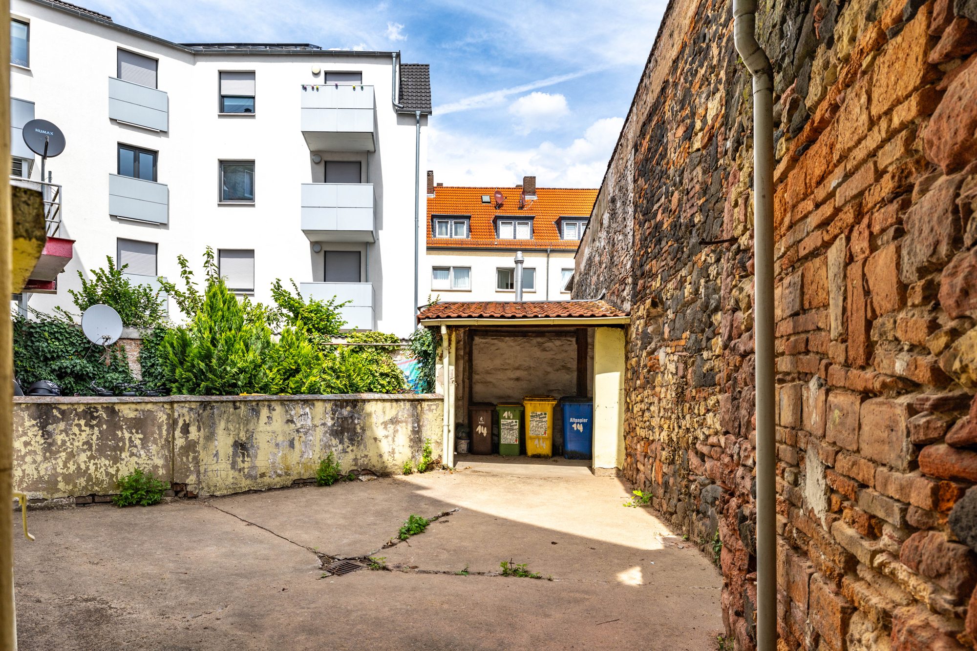 Immobilienangebot - Hanau - Alle - Hanau: Leerstehendes 4-Parteienhaus mit vorteilhaft geschnittenen 2-Zimmer-Wohnungen und Innenhof