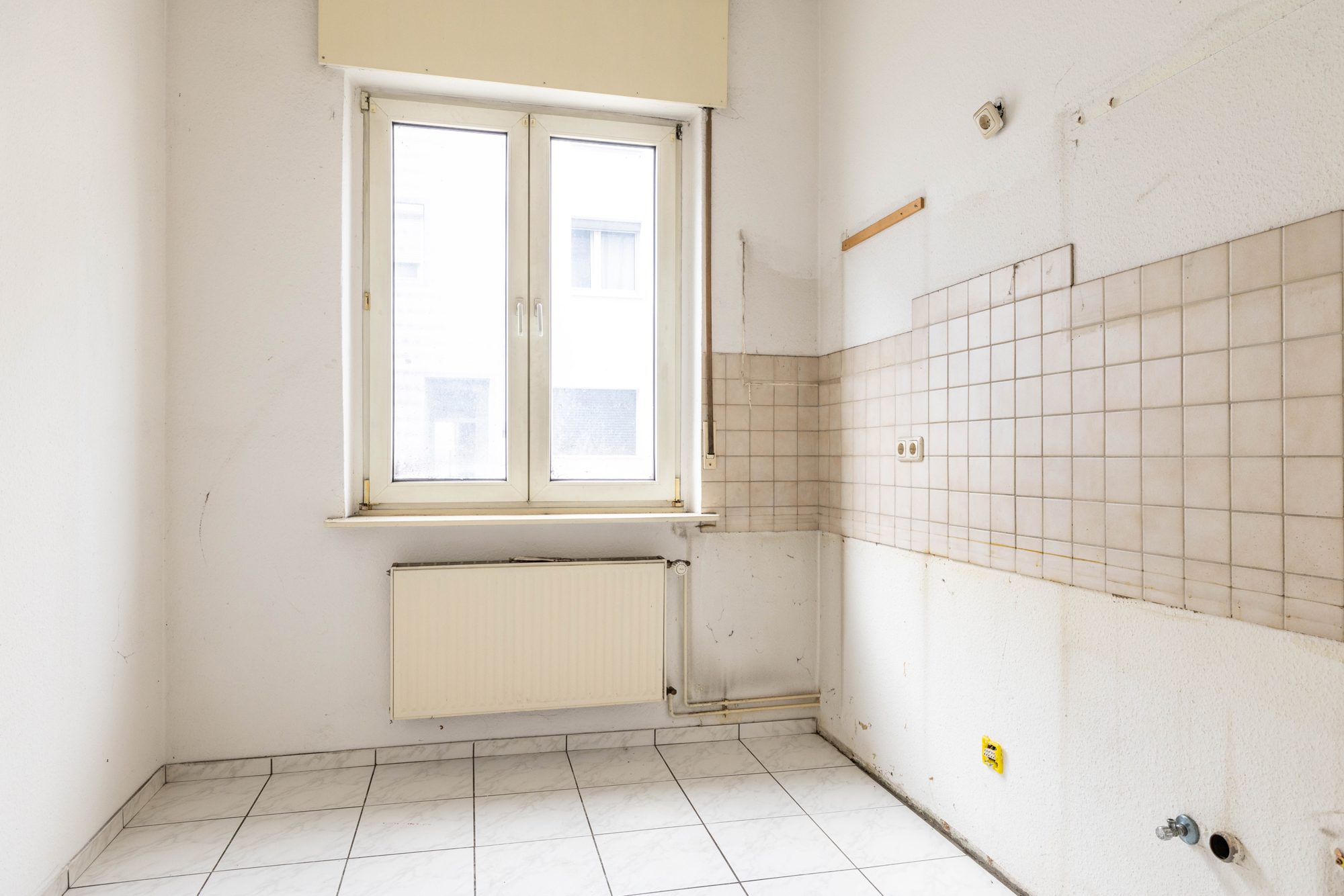 Immobilienangebot - Hanau - Alle - Hanau: Leerstehendes 4-Parteienhaus mit vorteilhaft geschnittenen 2-Zimmer-Wohnungen und Innenhof