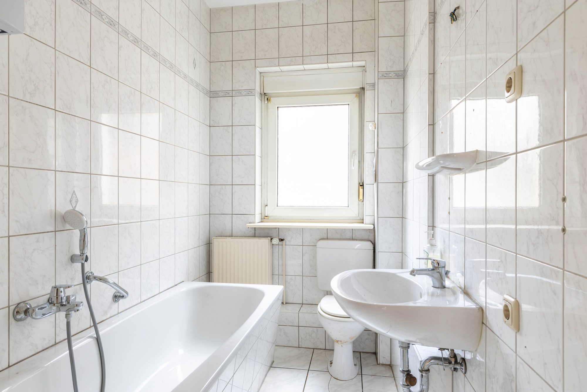 Immobilienangebot - Hanau - Alle - Hanau: Leerstehendes 4-Parteienhaus mit vorteilhaft geschnittenen 2-Zimmer-Wohnungen und Innenhof