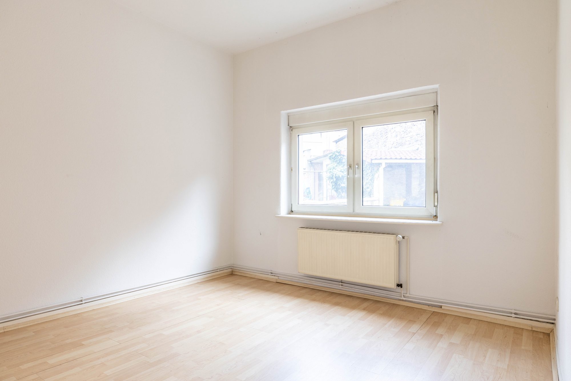 Immobilienangebot - Hanau - Alle - Hanau: Leerstehendes 4-Parteienhaus mit vorteilhaft geschnittenen 2-Zimmer-Wohnungen und Innenhof