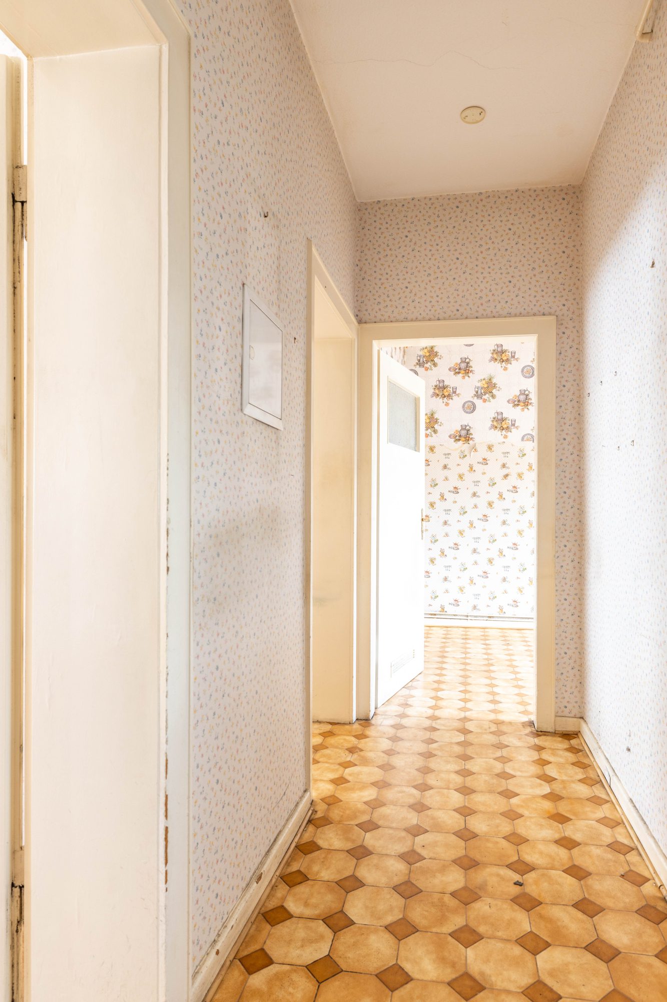 Immobilienangebot - Hanau - Alle - Hanau: Leerstehendes 4-Parteienhaus mit vorteilhaft geschnittenen 2-Zimmer-Wohnungen und Innenhof