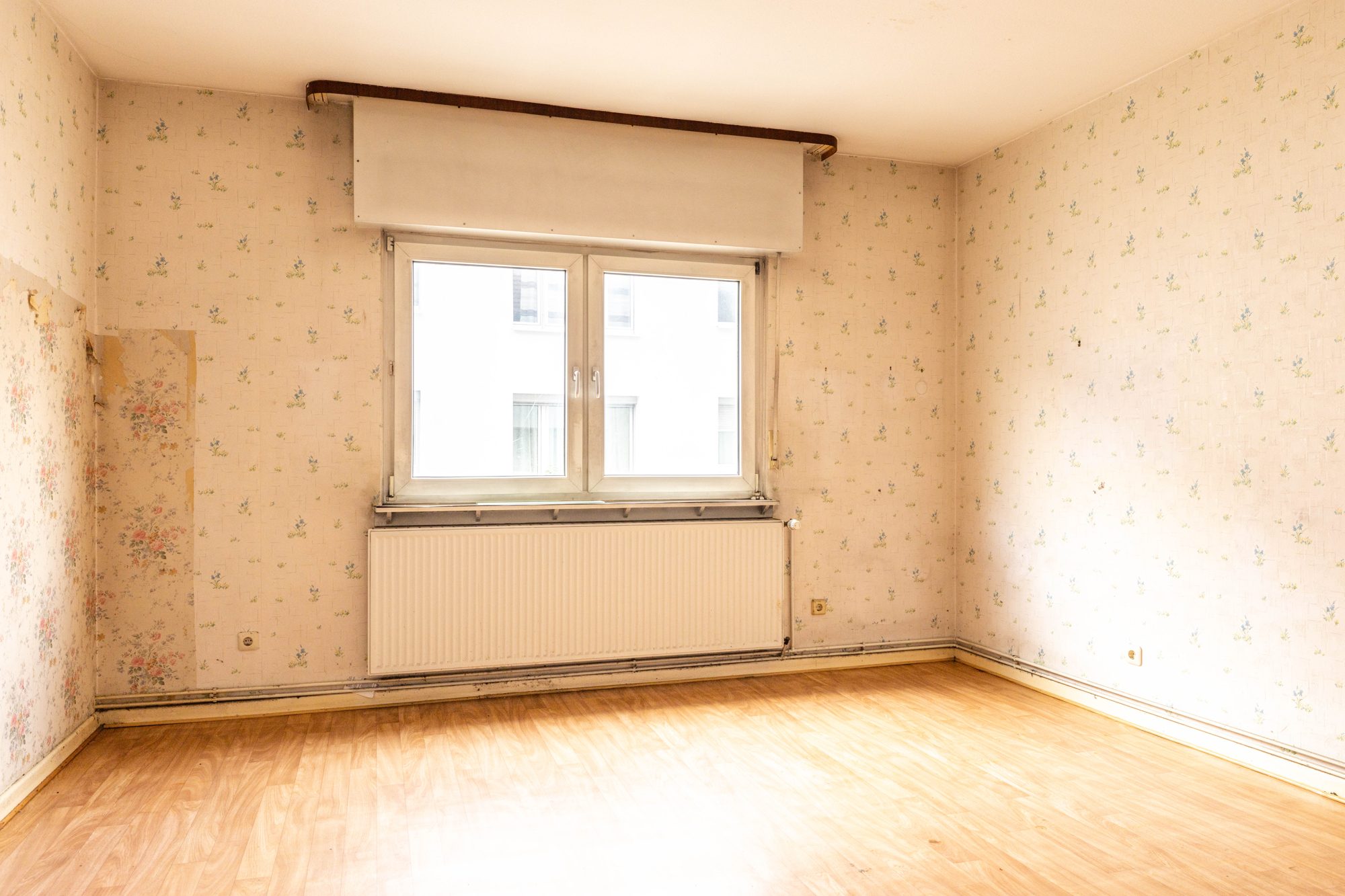 Immobilienangebot - Hanau - Alle - Hanau: Leerstehendes 4-Parteienhaus mit vorteilhaft geschnittenen 2-Zimmer-Wohnungen und Innenhof