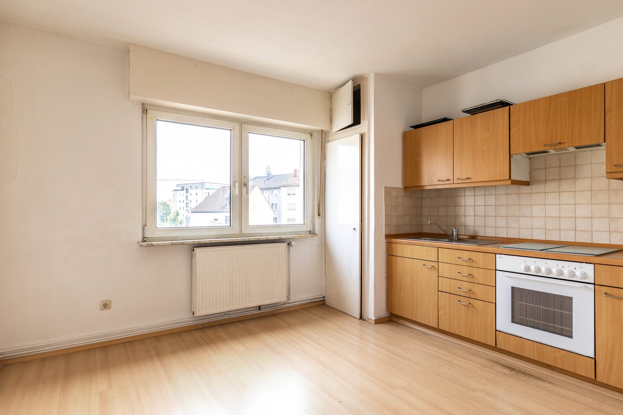 Immobilienangebot - Hanau - Alle - Hanau: Leerstehendes 4-Parteienhaus mit vorteilhaft geschnittenen 2-Zimmer-Wohnungen und Innenhof