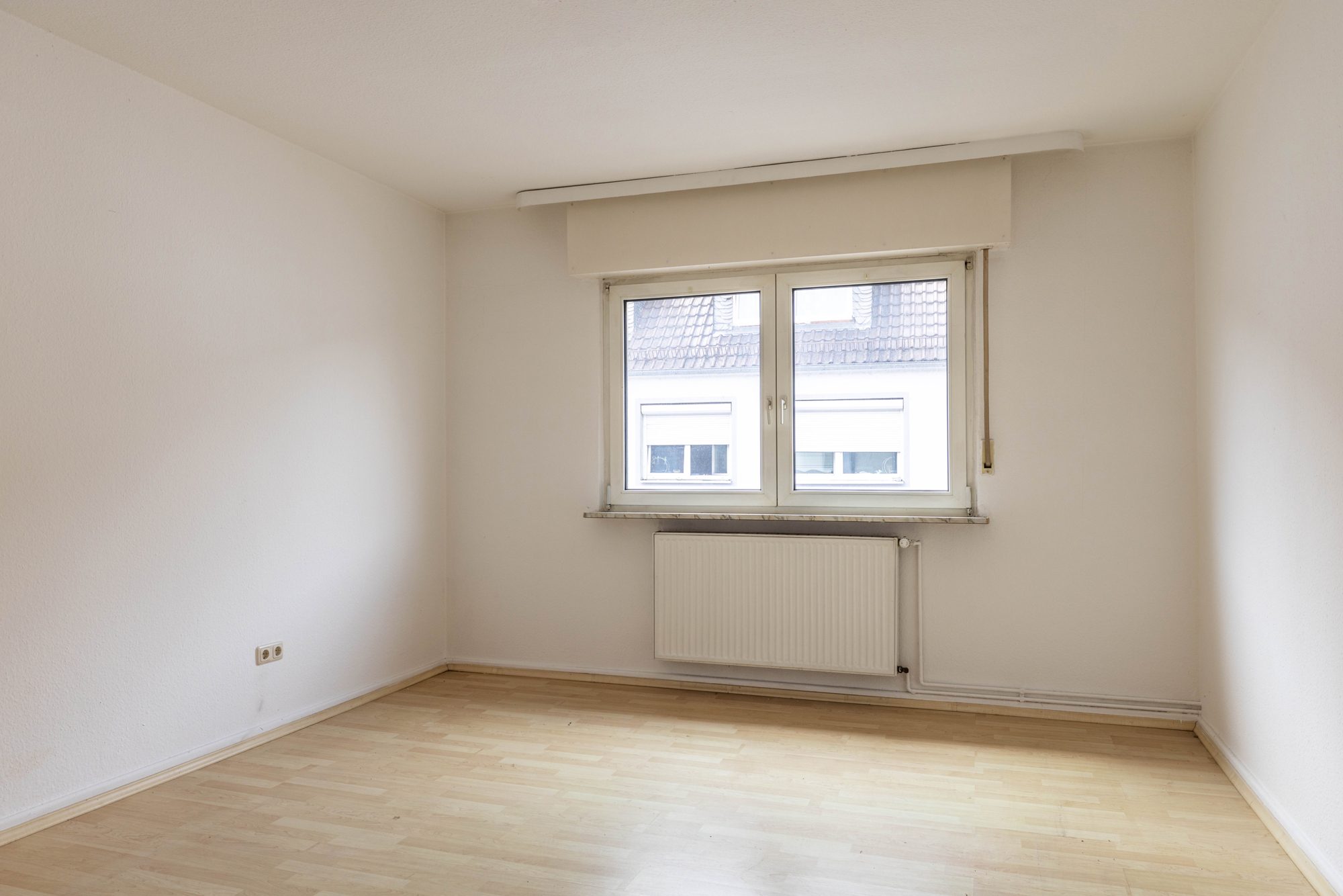 Immobilienangebot - Hanau - Alle - Hanau: Leerstehendes 4-Parteienhaus mit vorteilhaft geschnittenen 2-Zimmer-Wohnungen und Innenhof