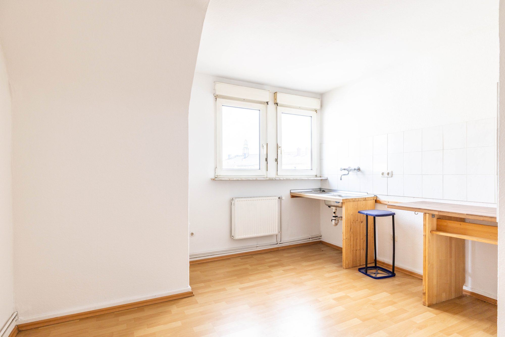 Immobilienangebot - Hanau - Alle - Hanau: Leerstehendes 4-Parteienhaus mit vorteilhaft geschnittenen 2-Zimmer-Wohnungen und Innenhof