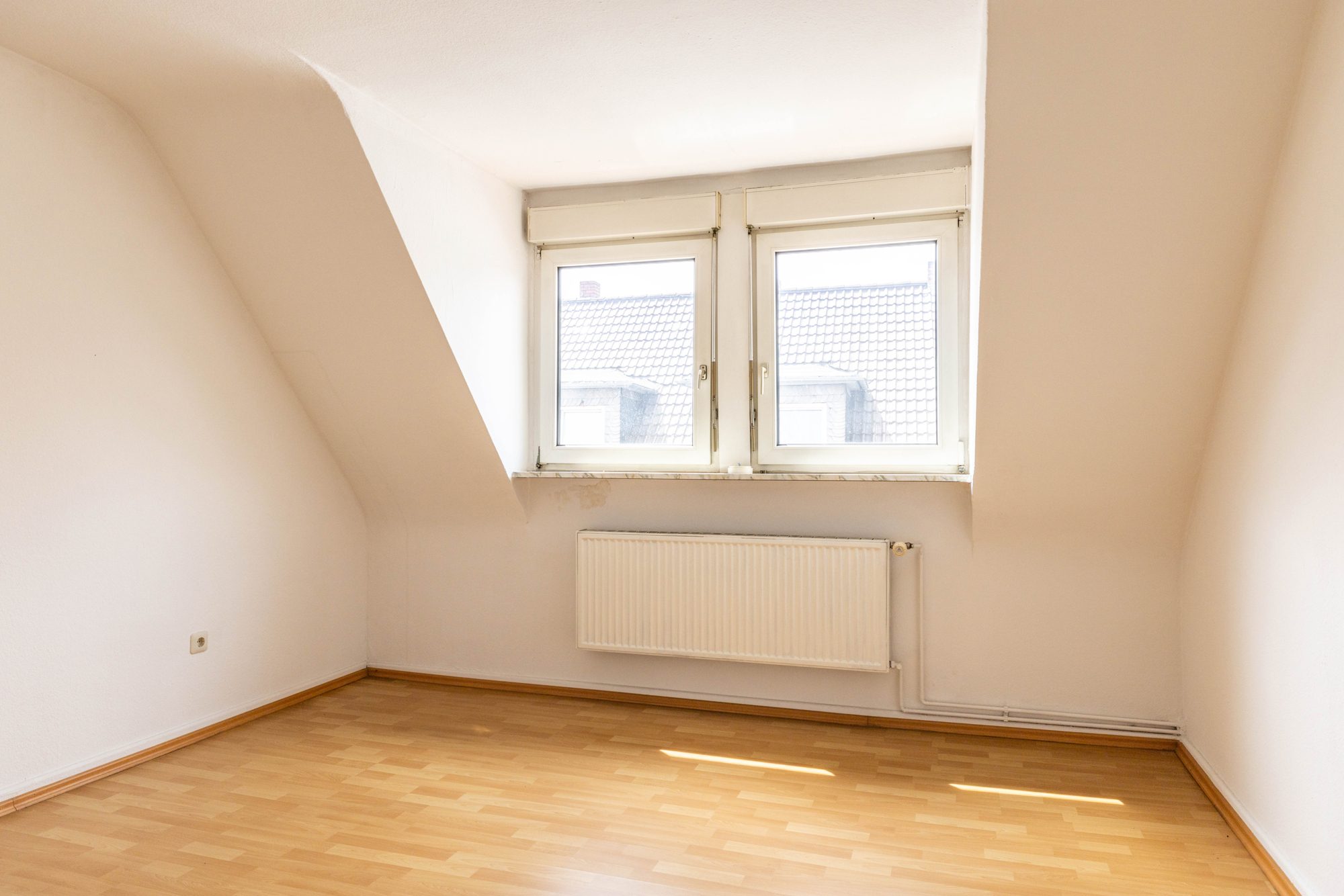 Immobilienangebot - Hanau - Alle - Hanau: Leerstehendes 4-Parteienhaus mit vorteilhaft geschnittenen 2-Zimmer-Wohnungen und Innenhof
