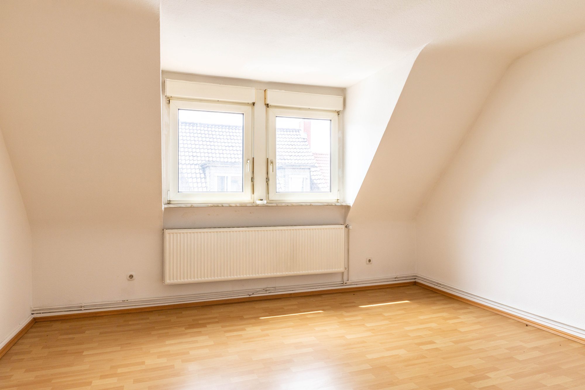 Immobilienangebot - Hanau - Alle - Hanau: Leerstehendes 4-Parteienhaus mit vorteilhaft geschnittenen 2-Zimmer-Wohnungen und Innenhof
