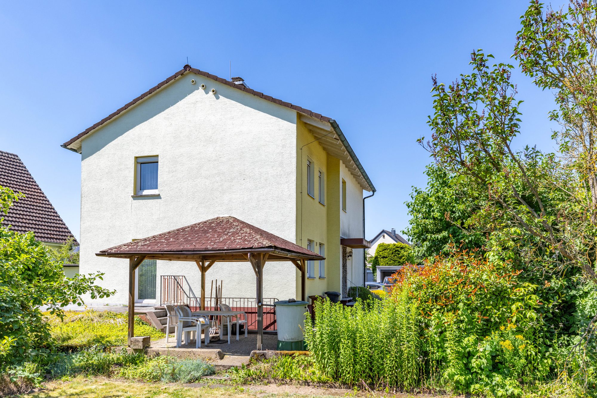 Immobilienangebot - Maintal - Alle - Maintal-Hochstadt: Modernisierungsbedürftiges Ein- / Zweifamilienhaus mit herrlichem Grundstück