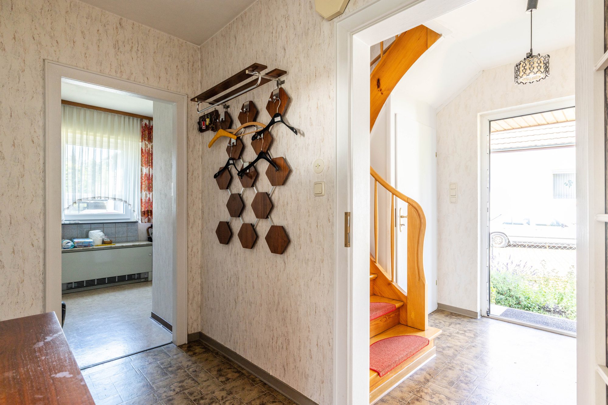 Immobilienangebot - Maintal - Alle - Maintal-Hochstadt: Modernisierungsbedürftiges Ein- / Zweifamilienhaus mit herrlichem Grundstück