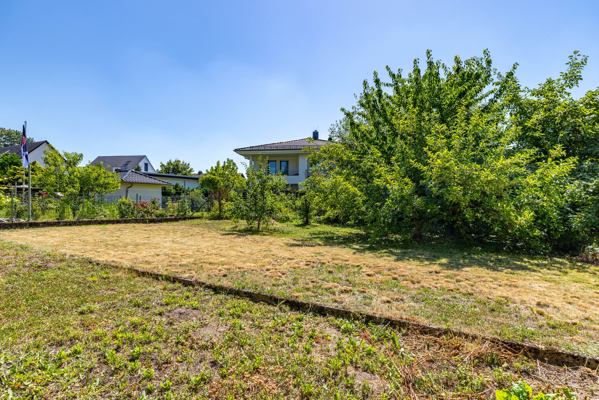 Immobilienangebot - Maintal - Alle - Maintal-Hochstadt: Modernisierungsbedürftiges Ein- / Zweifamilienhaus mit herrlichem Grundstück