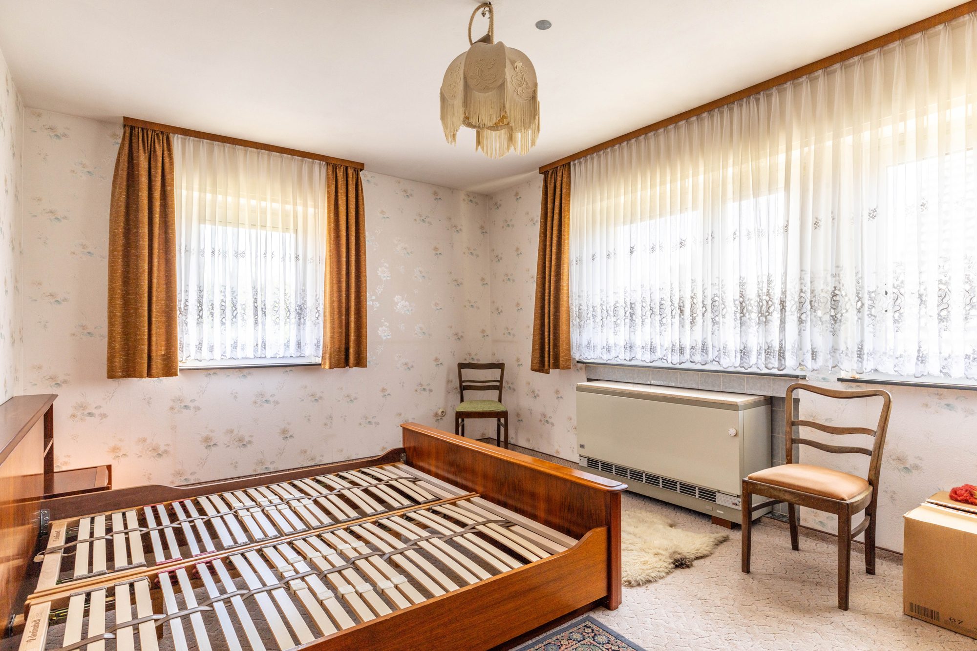 Immobilienangebot - Maintal - Alle - Maintal-Hochstadt: Modernisierungsbedürftiges Ein- / Zweifamilienhaus mit herrlichem Grundstück